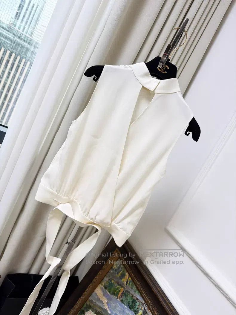 Loro Piana Loro Piana Beige Sleeveless Top with Collar and Waist Tie Size XXS / US 00 / IT 34 - 1 Thumbnail