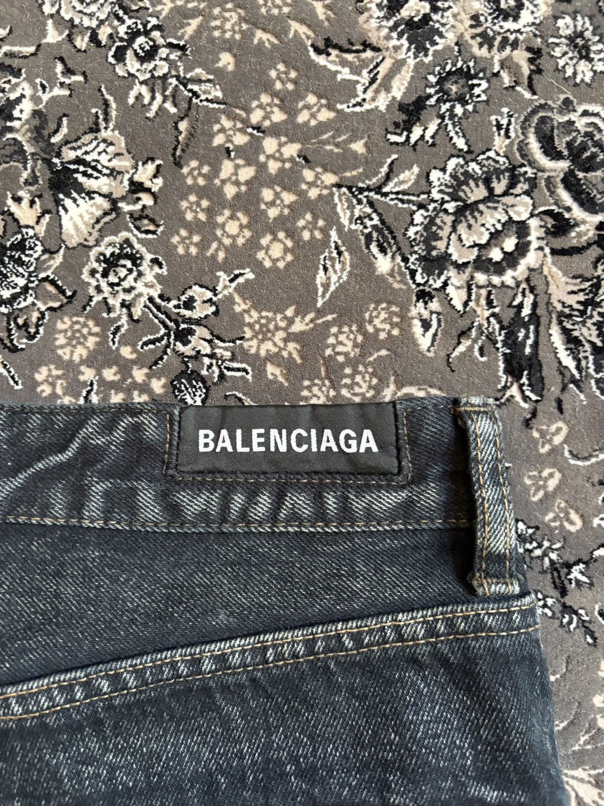 Balenciaga Balenciaga Wide Leg Cargo Jeans Size US 29 - 5 Thumbnail