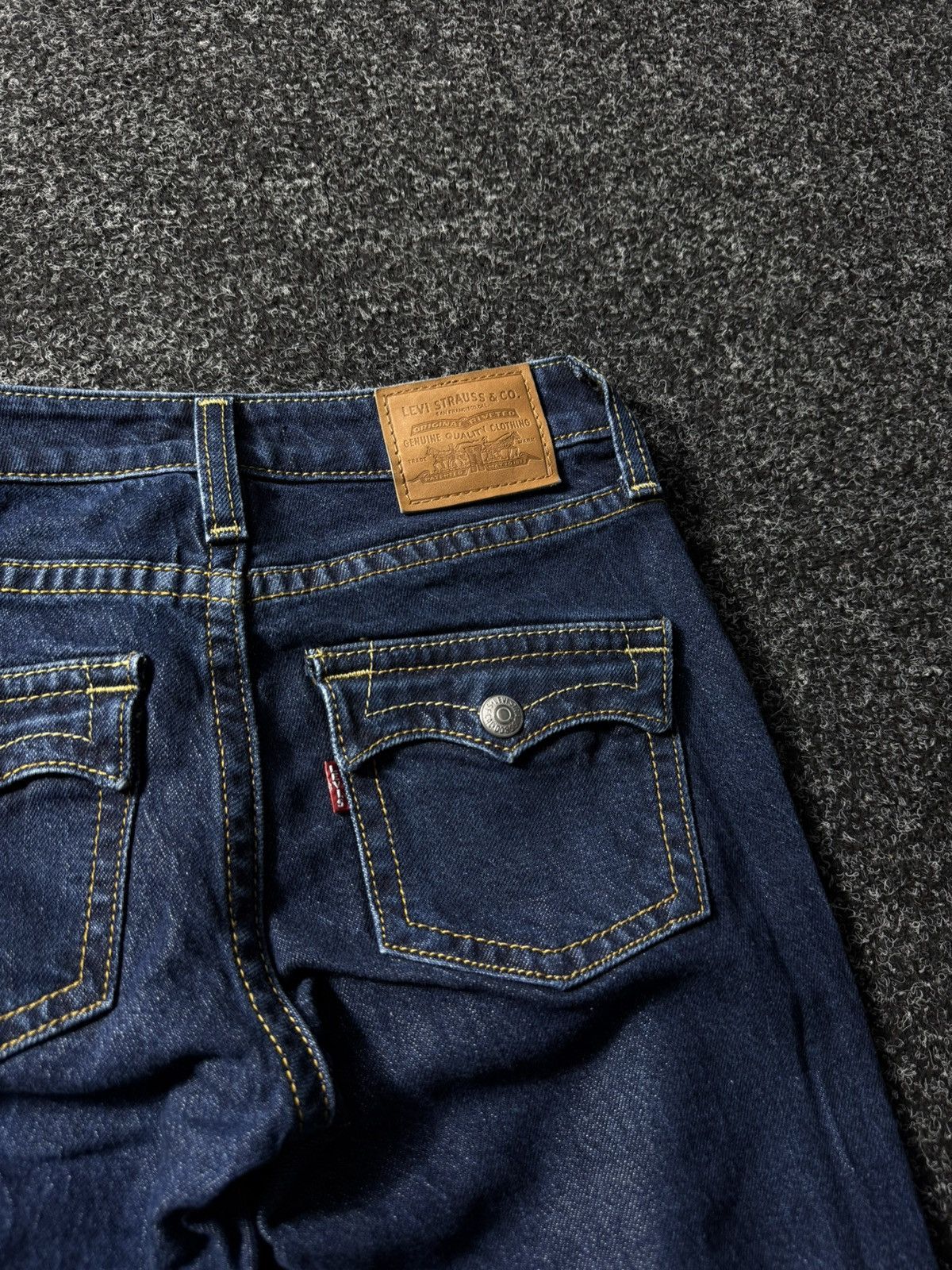 Japanese Brand × Levi's × Vintage Vintage 00s Flared Levis Jeans Bootcut Denim Pants Y2K Size 24" / US 00 / IT 34 - 14 Thumbnail