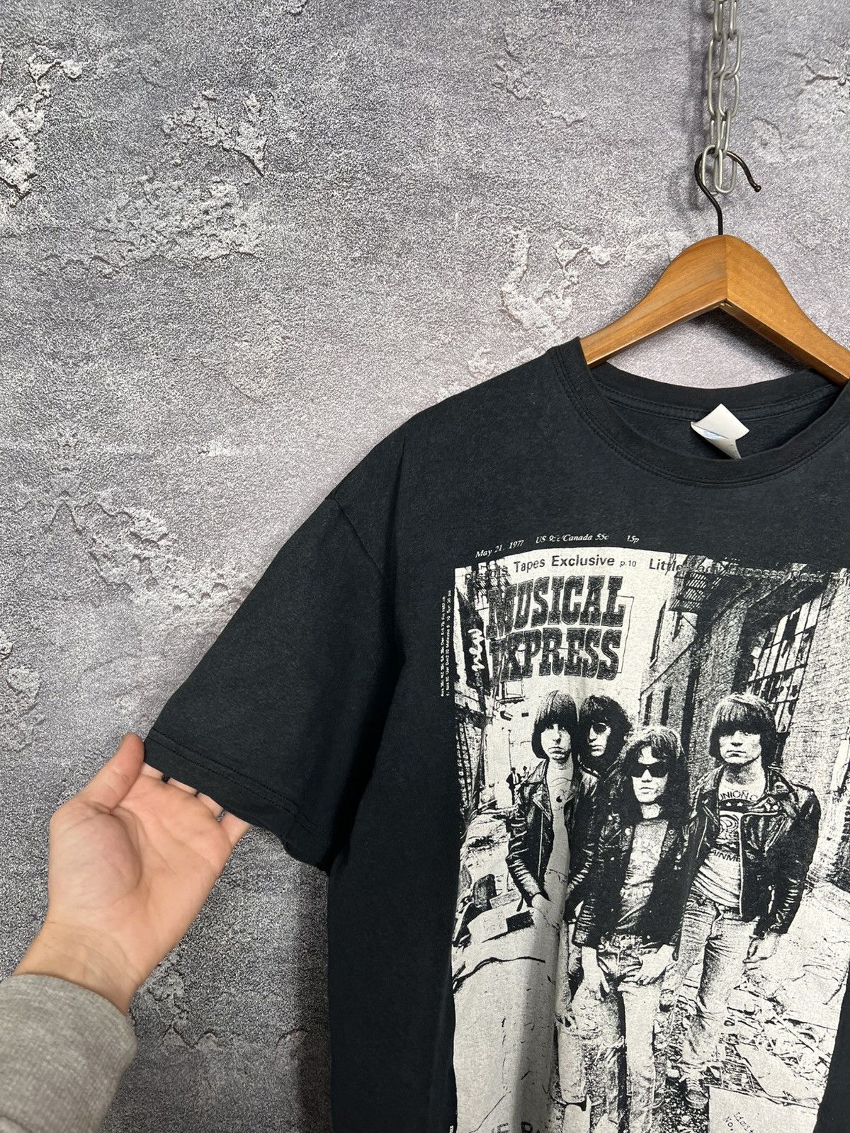 Band Tees Vintage 90s The Ramones Gabba Gabba Hey Band T-shirt Tee Size US XL / EU 56 / 4 - 7 Thumbnail