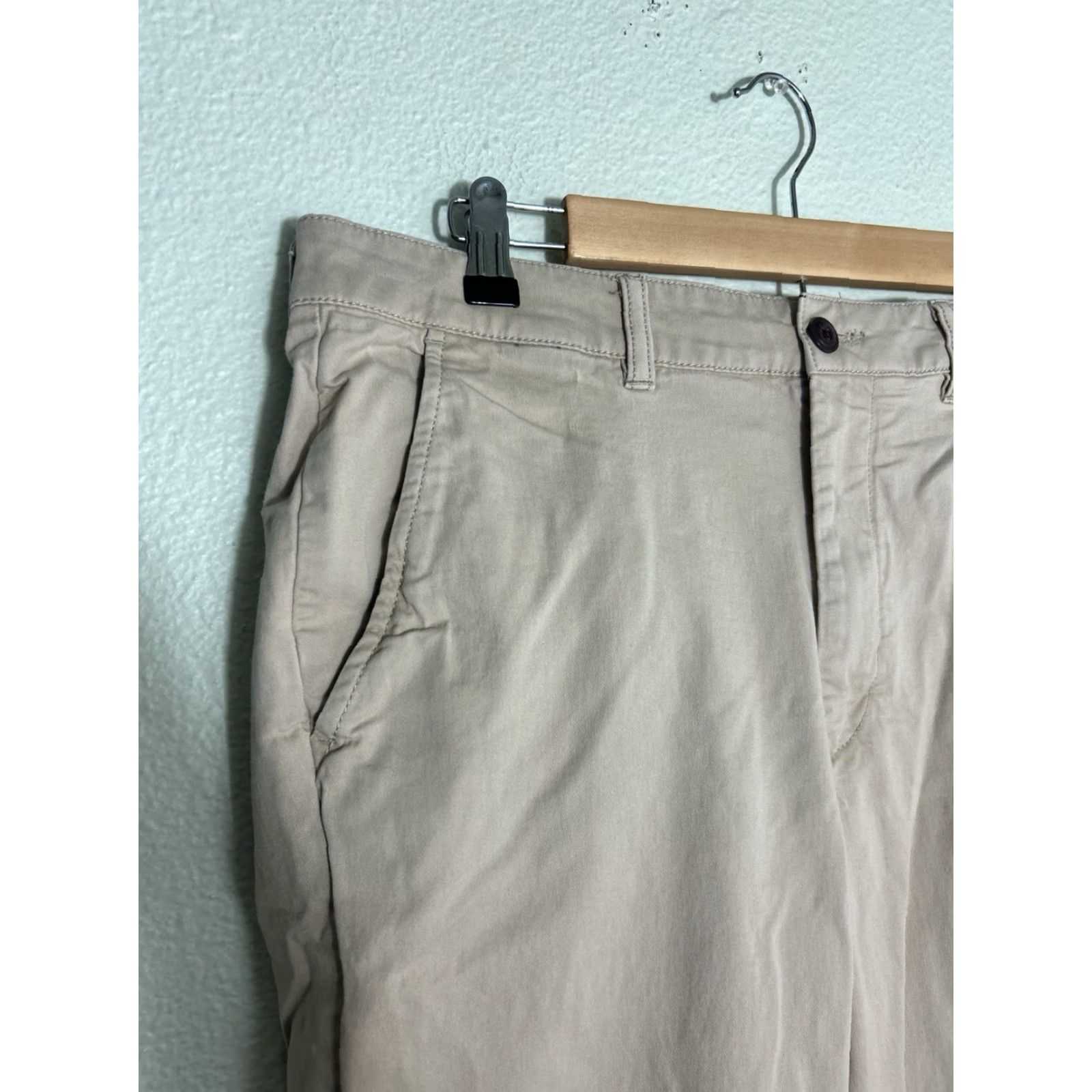 Vintage LL Bean Pants Men 33x31 Beige Chino Classic Fit Straight Leg 509409 Pants Casual Business Travel Moderate Vintage No? Size US 33 - 4 Thumbnail