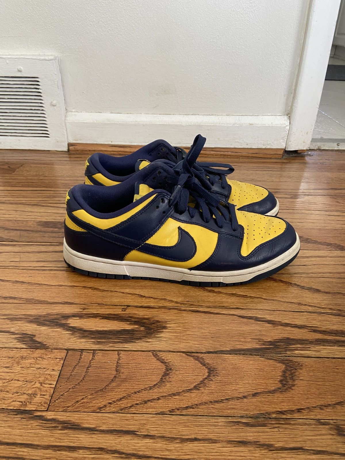 Nike Nike university of Michigan dunks Size US 8.5 / EU 41-42 - 3 Thumbnail