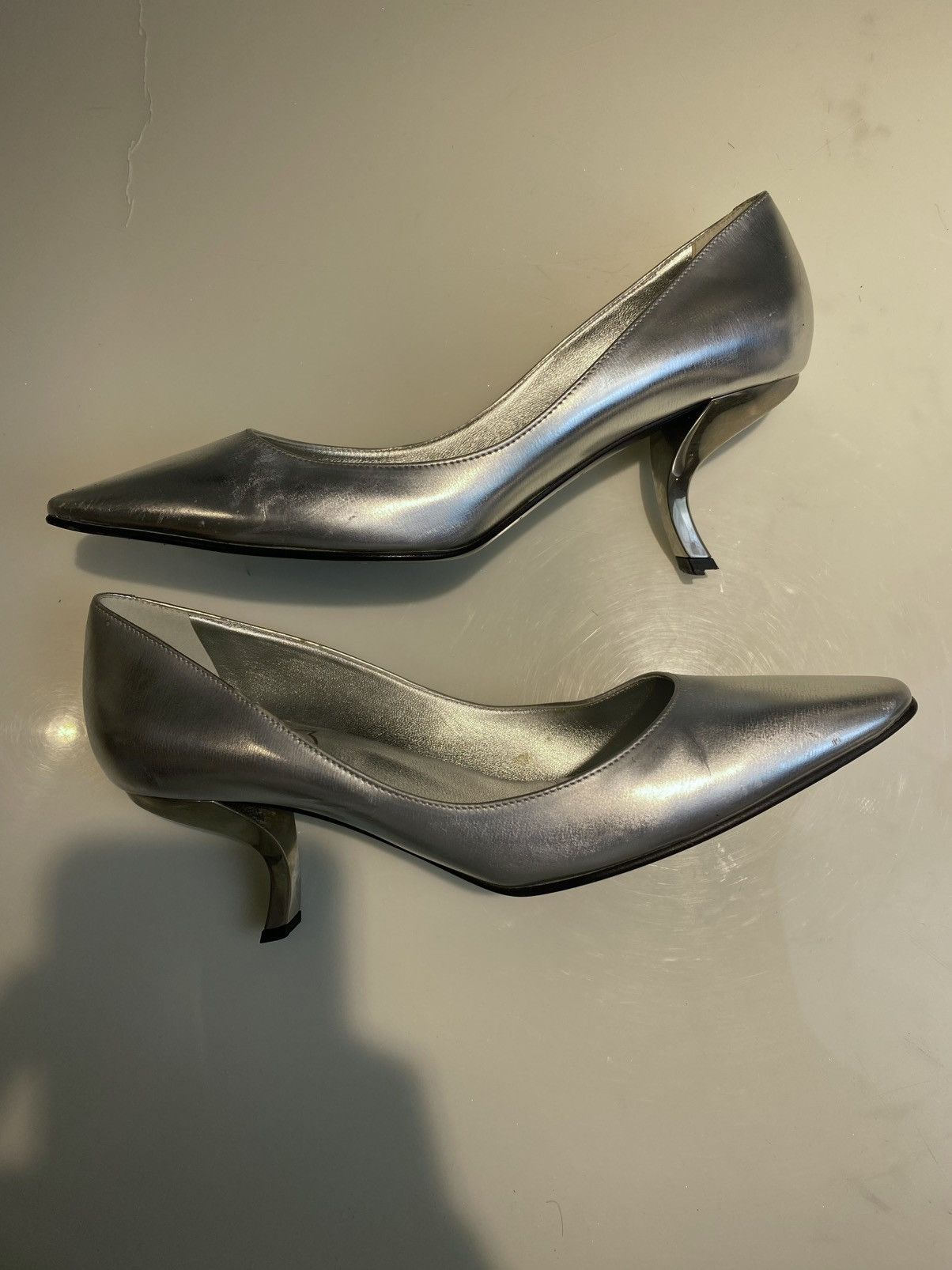 Roger Vivier Silver Roger Vivier Patent Pointed-Toe Comma Heels 35 Size US 5 / IT 35 - 9 Thumbnail