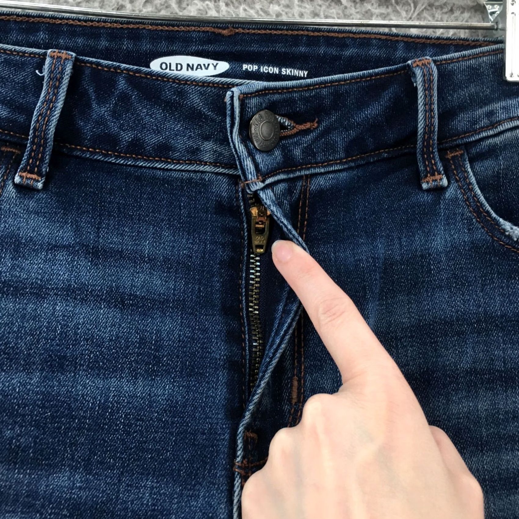 Old Navy Old Navy Skinny Jeans Womens 10 Blue Denim Mid Rise Dark Wash Zip Jeans Womens 10 Regular Zip 5-Pocket Denim Blue Leather? Size 32" / US 10 / IT 46 - 3 Thumbnail