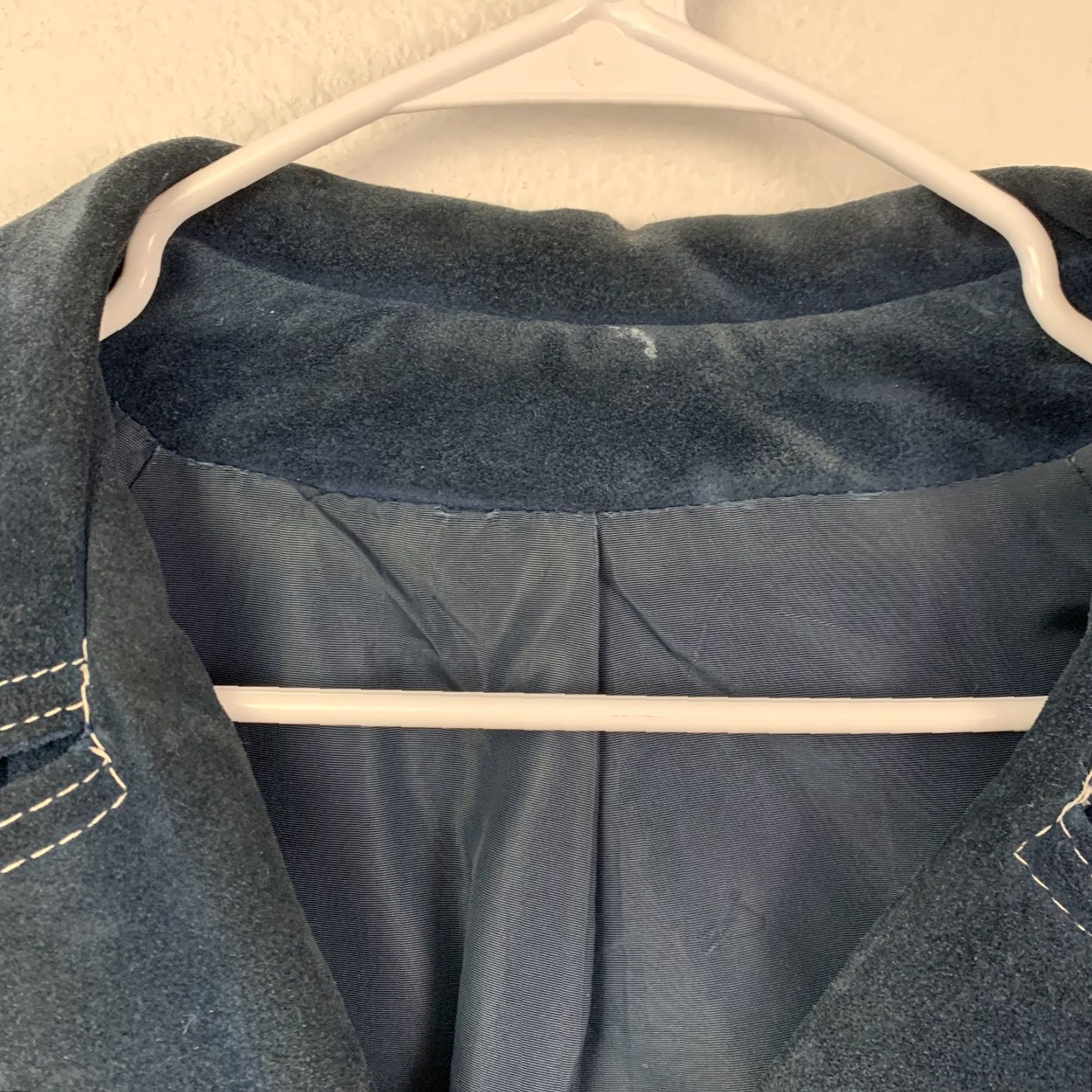 Vintage VINTAGE Navy Blue Suede Coat Womens Mod 70s Retro White Stitching Gold Buttons Coat Size M / US 6-8 / IT 42-44 - 4 Thumbnail