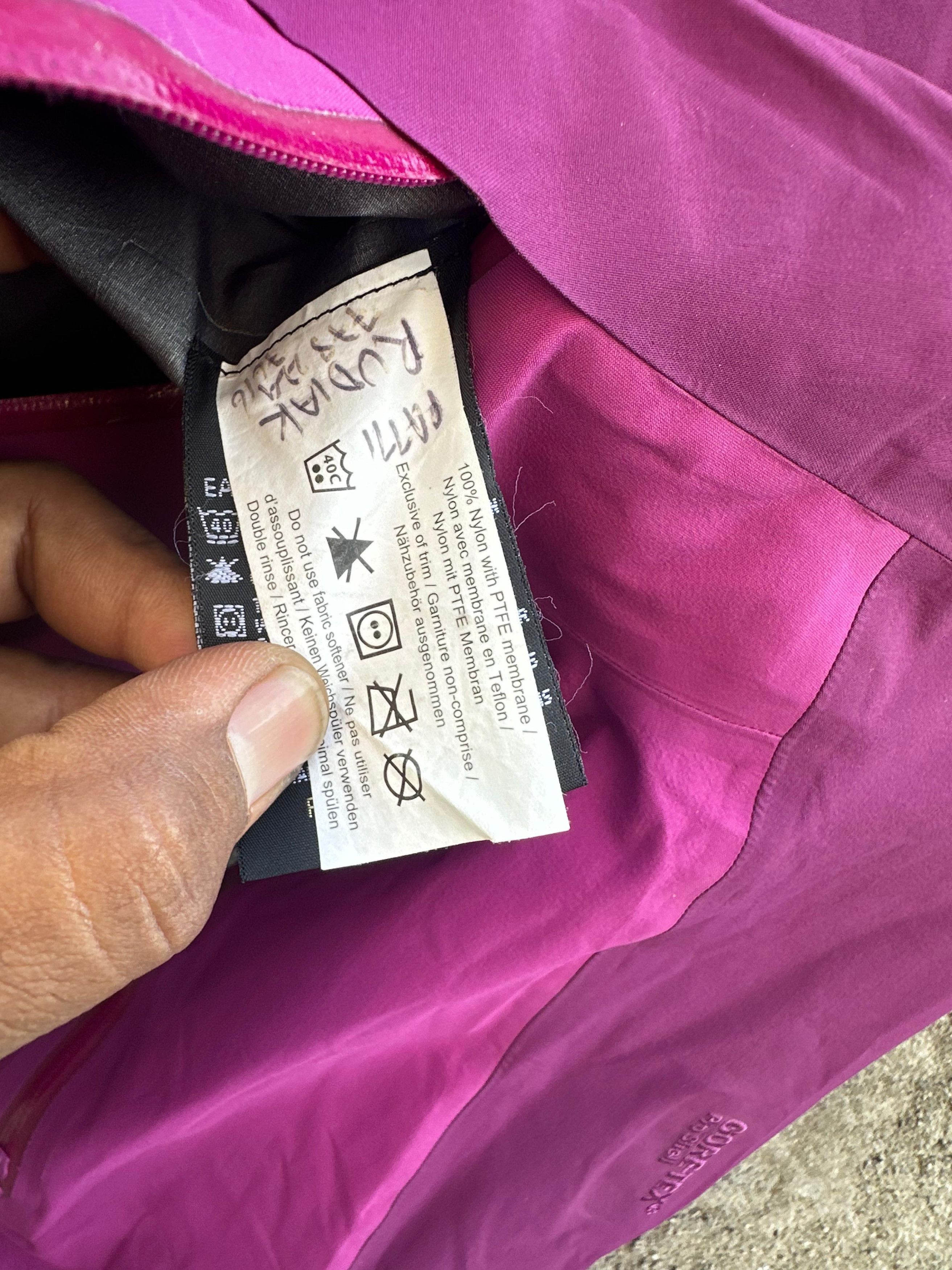 Arc'teryx Arc'teryx Women's GORE-TEX Hard Shell Jacket (Beta AR) Size US L / EU 52-54 / 3 - 18 Thumbnail