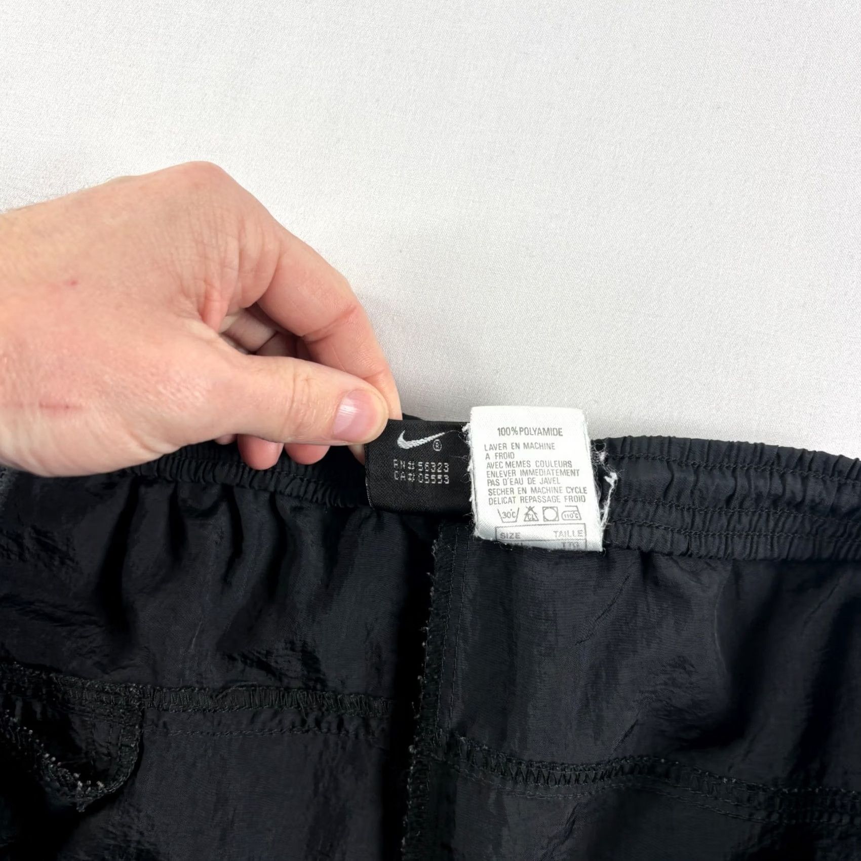 Nike VINTAGE Nike Track Pants Mens 2XL Black Tapered Jogger Stretch Athleisure 90s Size US 39 - 5 Thumbnail