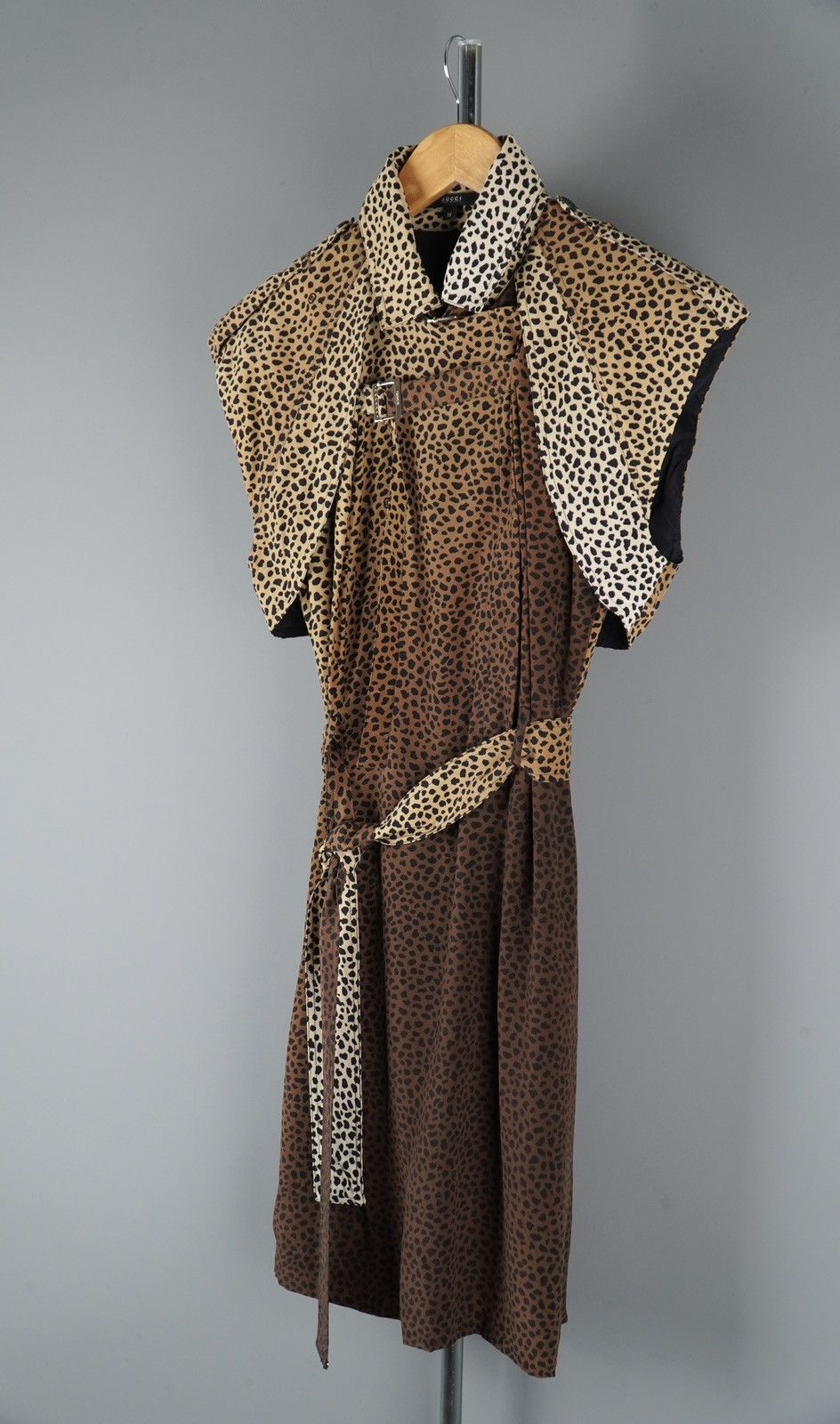 gucci pre fall 2010 leopard dress Gucci pre fall 2010 leopard dress. Want to try making something similar