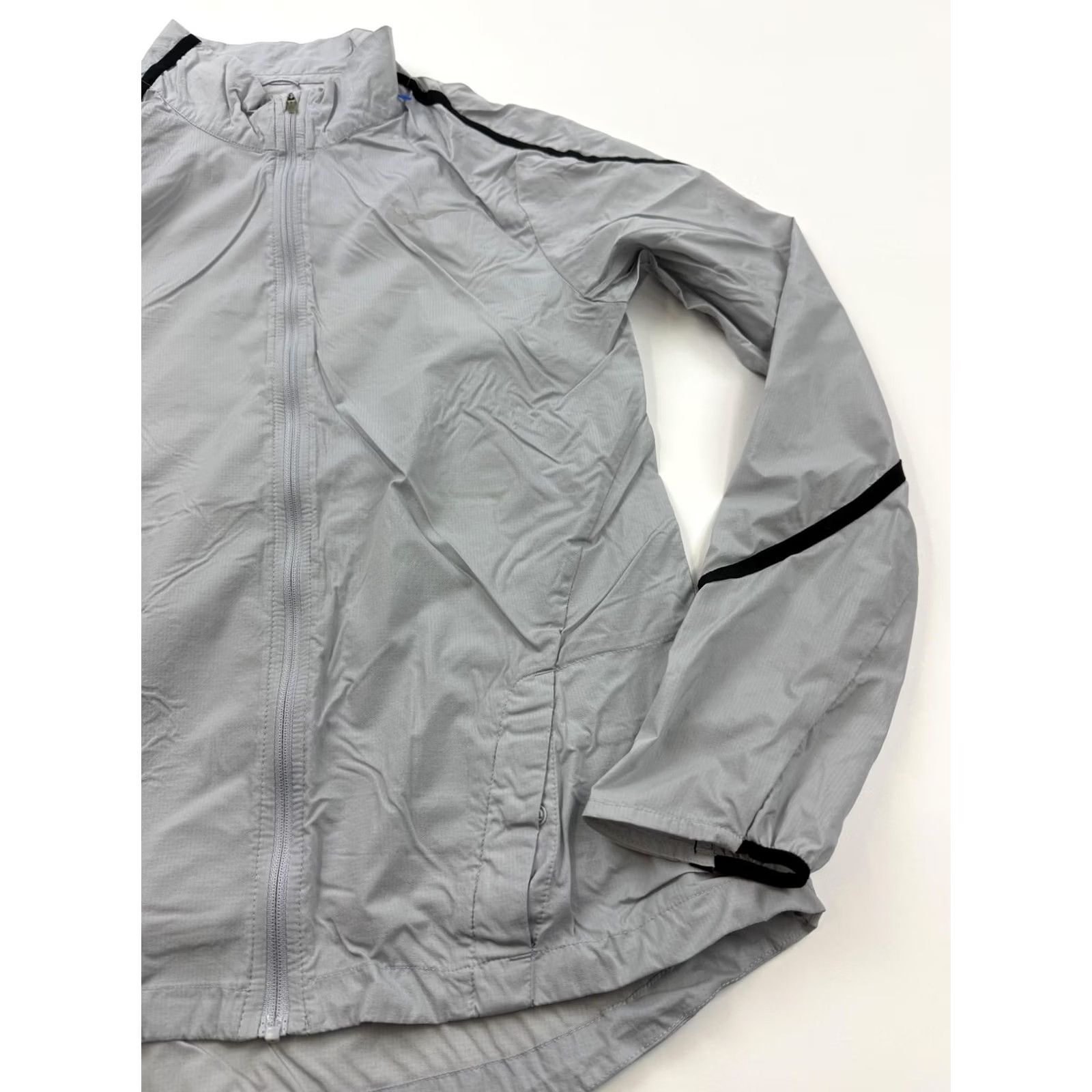 Nike Nike Jacket Womens Small Gray Full Zip Running Windbreaker Lightweight Size S / US 4 / IT 40 - 2 Thumbnail