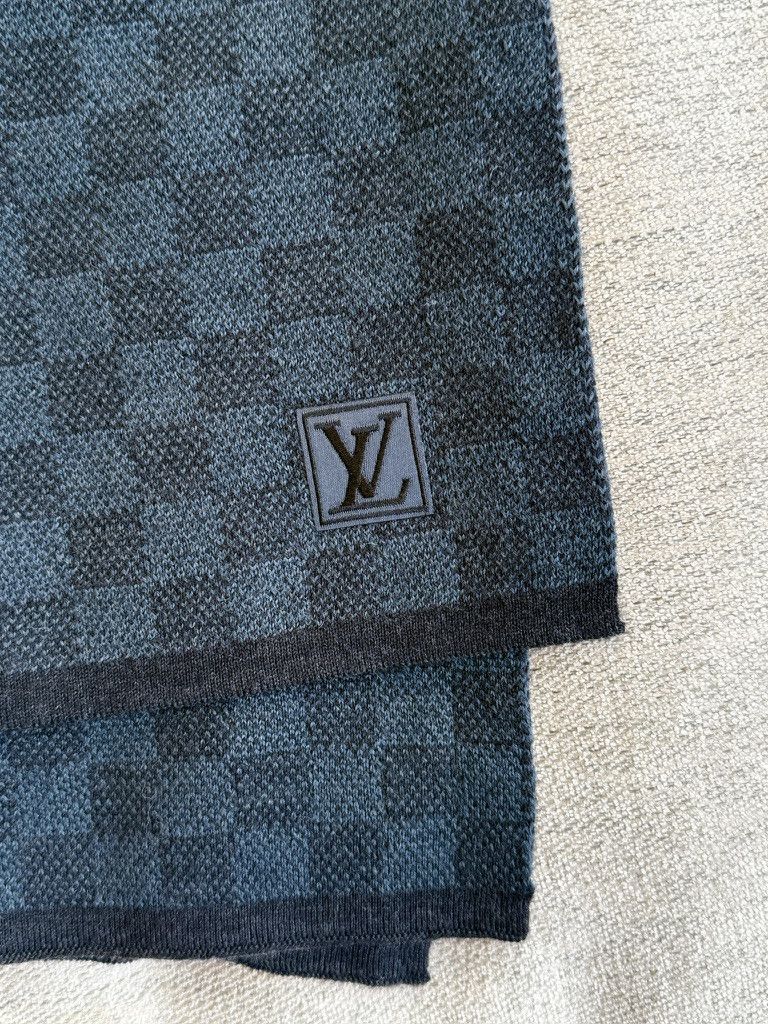 Louis Vuitton Louis Vuitton Checkered Scarf Size ONE SIZE - 1 Thumbnail