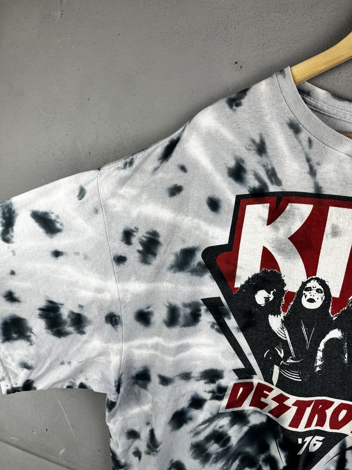 Band Tees KISS Destroyer 1976 Retro Tie Dyed Tshirt Size US XXL / EU 58 / 5 - 5 Thumbnail