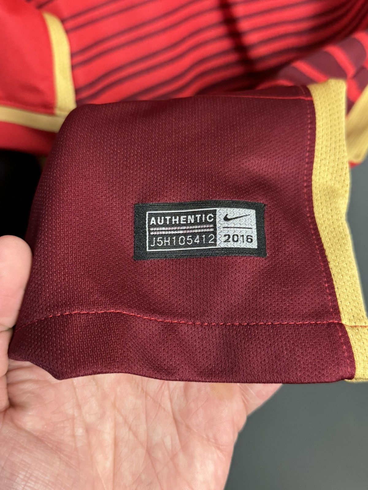 Nike Guangzhou Evergrande 16/17 Home Football Soccer Jersey Shirt Size US S / EU 44-46 / 1 - 5 Thumbnail