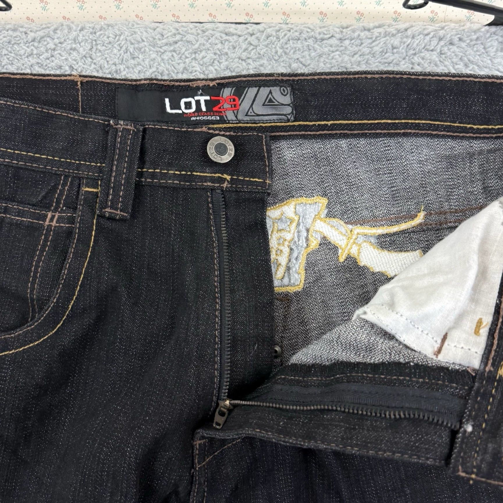 Denime VINTAGE Lot 29 Jeans Men 34x34 Black Wide Leg Looney Tunes Baggy Denim Skate Jeans Lot 29 Mens 34x34 Black Wide Leg Cartoon Style 90s Mens Size US 34 / EU 50 - 5 Thumbnail