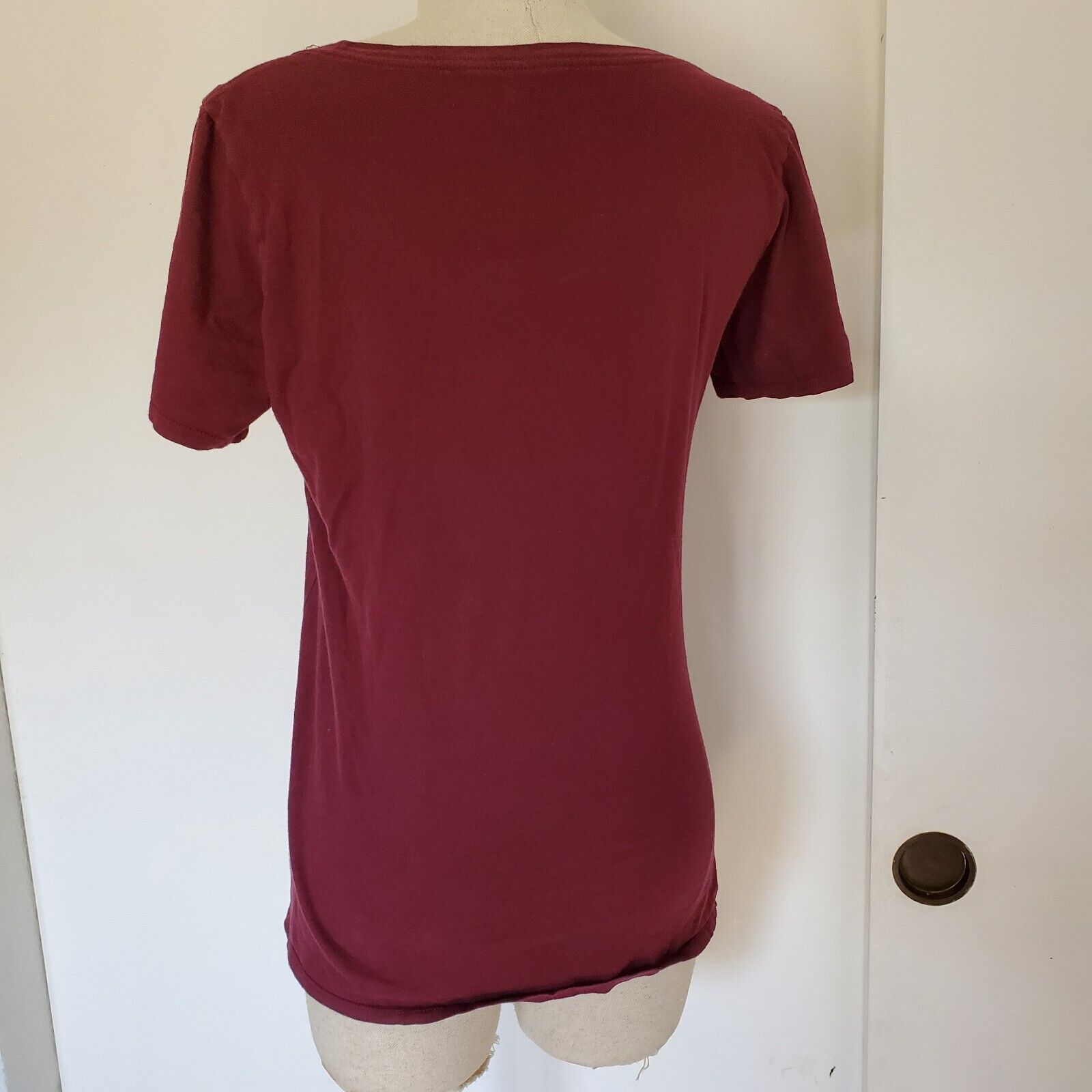 Nike The Nike Tee Shirt Women Small Athletic Cut T-Shirt Maroon Size S / US 4 / IT 40 - 2 Thumbnail