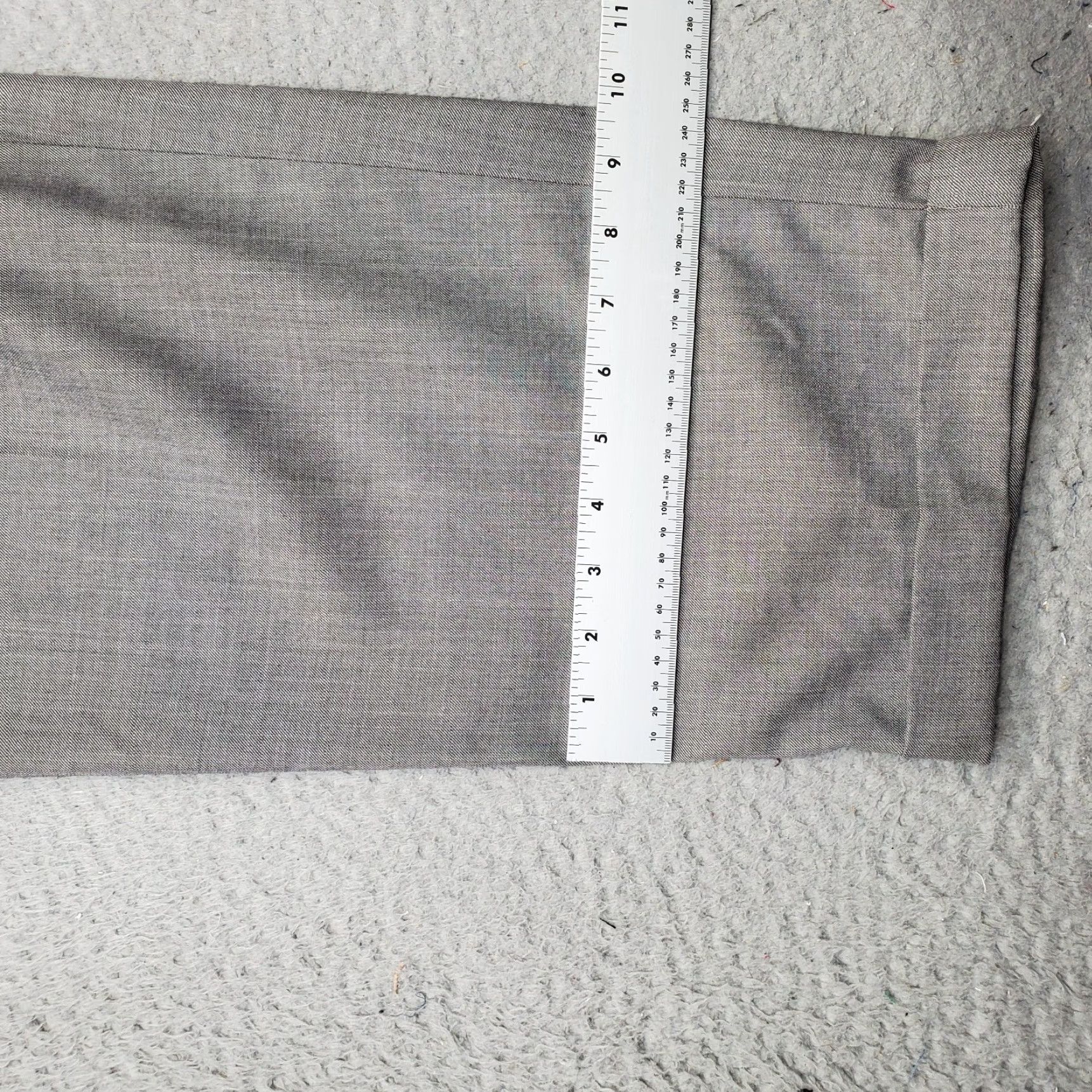 Dockers Dockers Mens Gray Pleated Dress Pant 42x30 Regular Fit Straight Cuffed Size US 42 / EU 58 - 5 Thumbnail