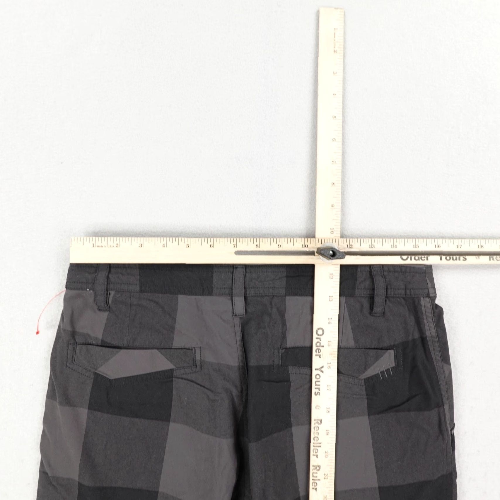 Lululemon Lululemon Shorts Mens 34 Gray Black Plaid Chino Lightweight Casual Golf Summer Breathable Pockets Flat Front Zip Logo Size US 34 / EU 50 - 5 Thumbnail