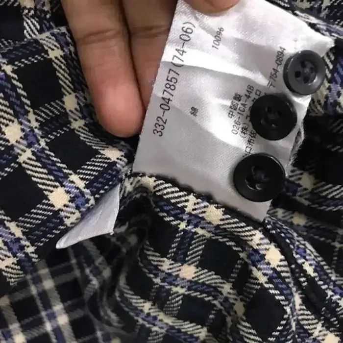 Uniqlo Japanese Brand Uniqlo Flannel Shirt Button Up Size US M / EU 48-50 / 2 - 6 Thumbnail