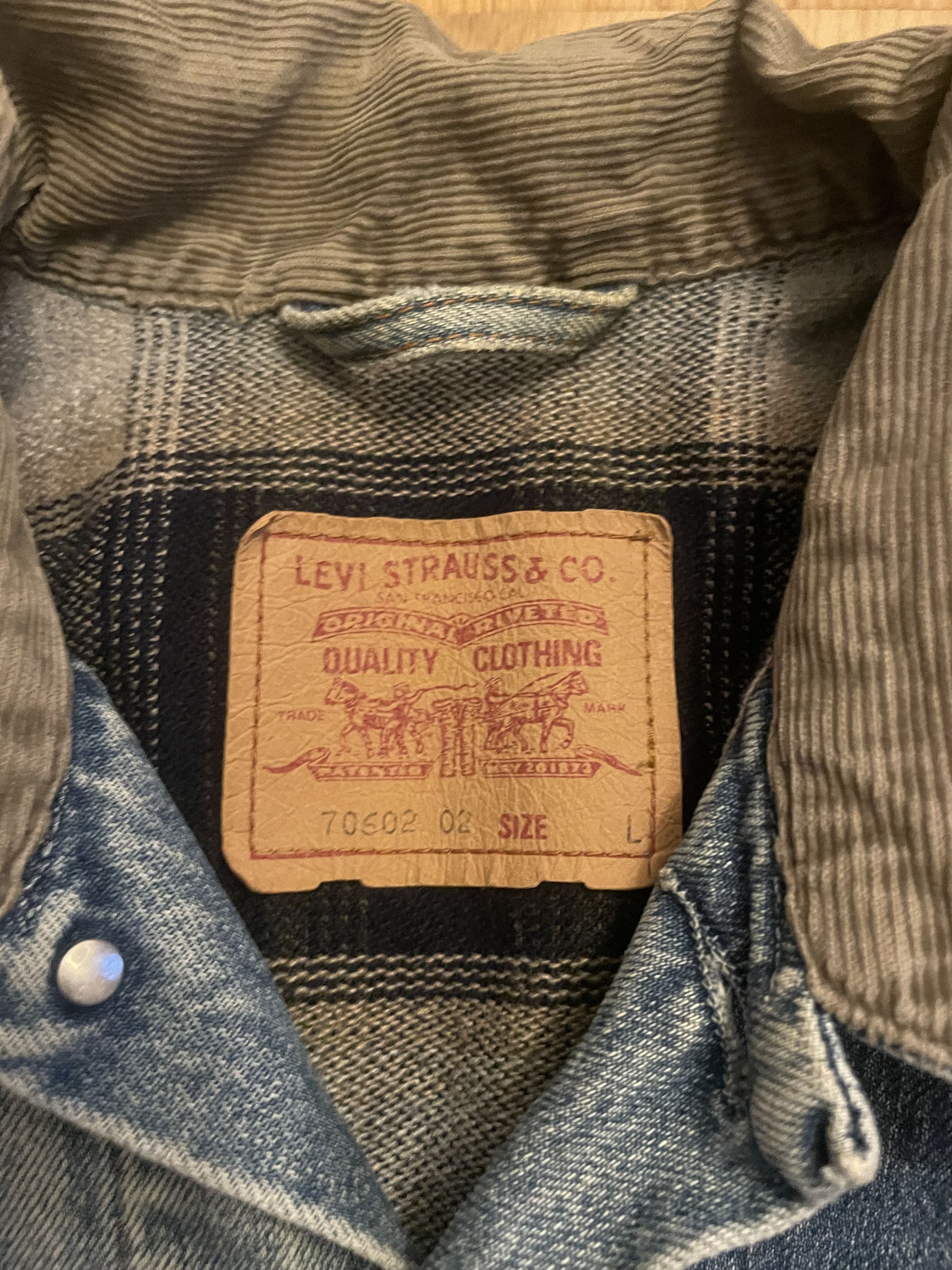 Levi's Levi’s Denim Trucker Jacket Blue Wash Corduroy Collar Size US L / EU 52-54 / 3 - 3 Thumbnail
