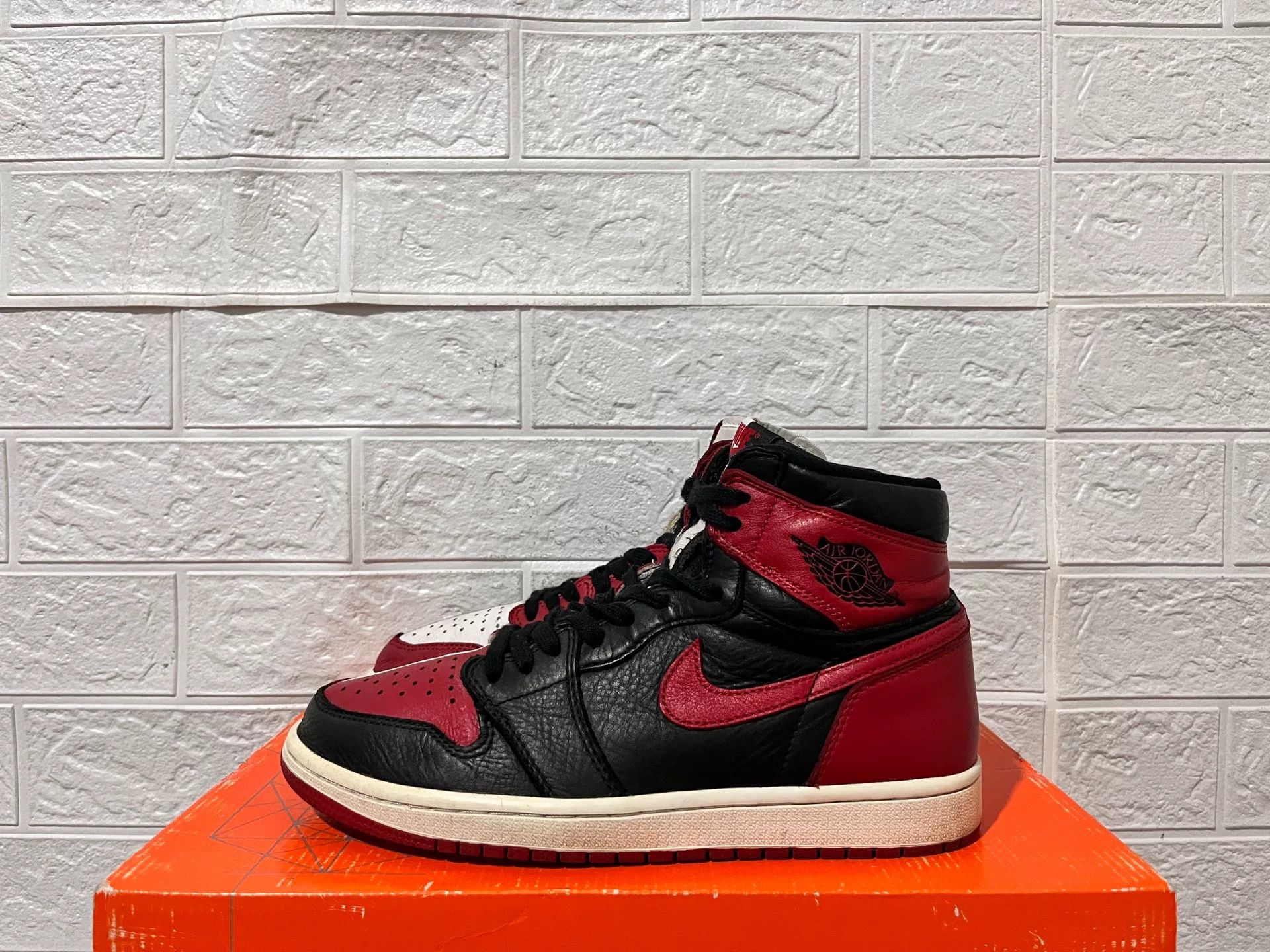Nike Nike AJ1 Lowtop Sneakers 8 Men Size US 8 / EU 41 - 1 Thumbnail