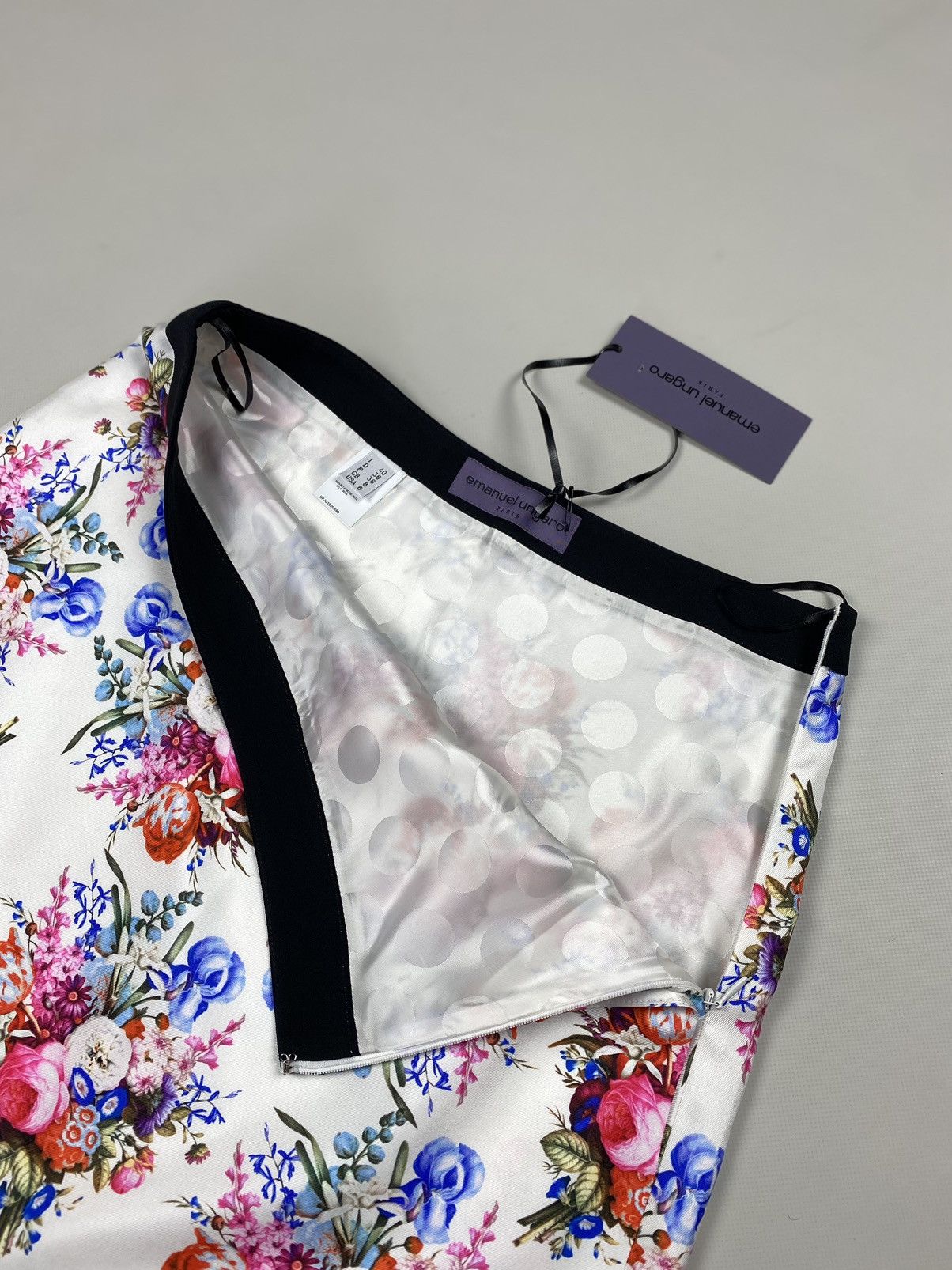 Emanuel Ungaro BNWT! Emanuel Ungaro ladies silk floral patterns skirt Size 27" / US 4 / IT 40 - 9 Thumbnail