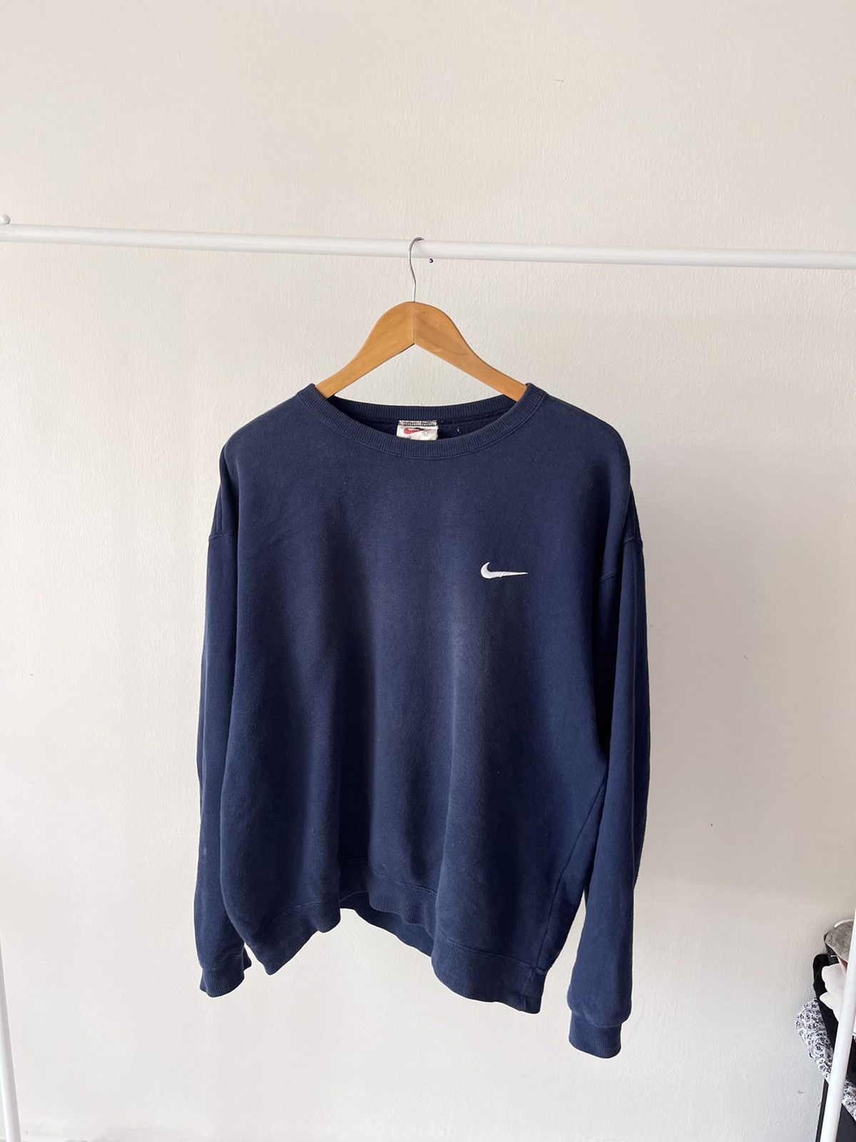 Nike 90s Nike Small Swoosh Sweatshirt Size US L / EU 52-54 / 3 - 4 Thumbnail