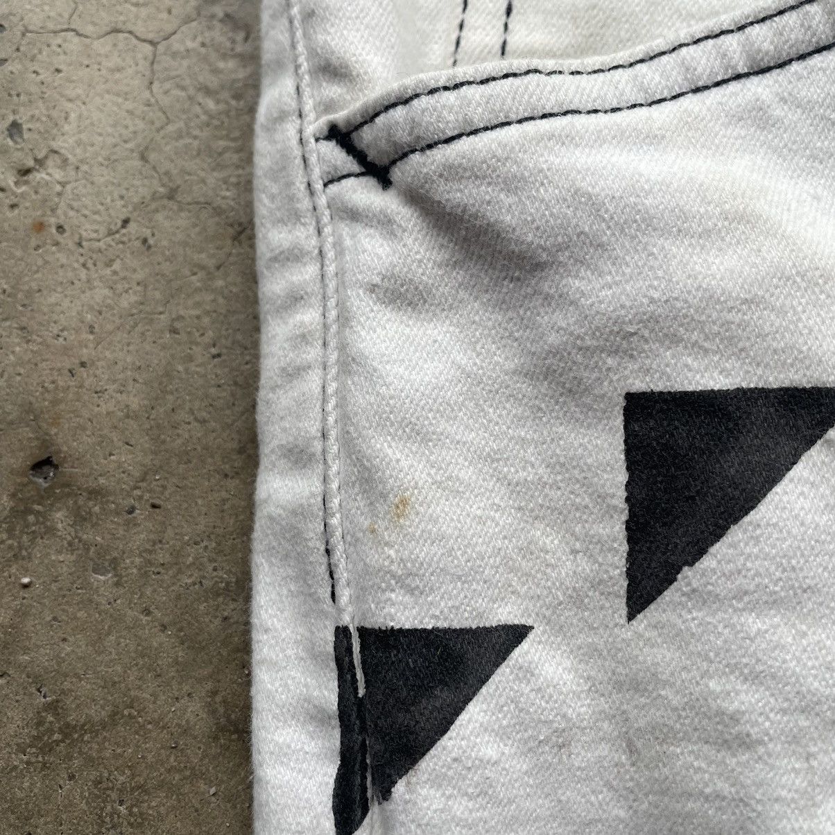 Lee × Vintage 🔥Vintage Lee White Stoned Washed Native Design Slim Jeans Size US 32 / EU 48 - 8 Thumbnail