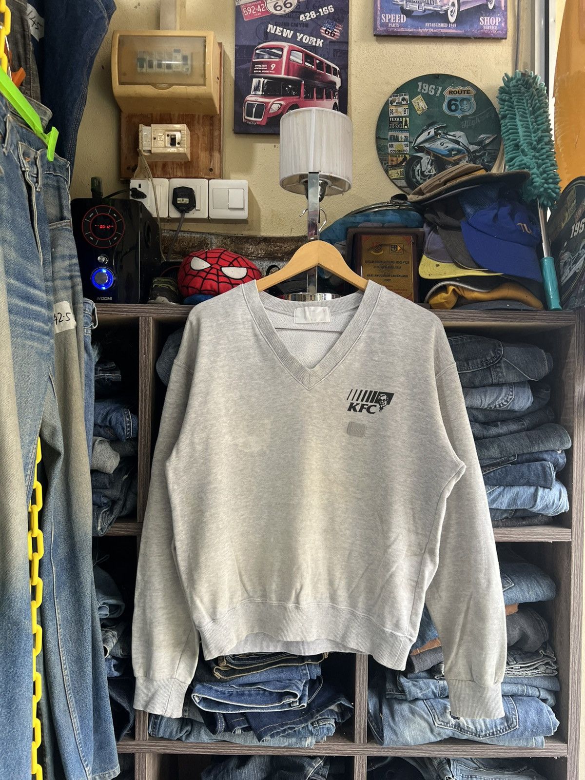 Other 🔥Vintage V Neck KFC Sweatshirt Size US M / EU 48-50 / 2 - 3 Thumbnail
