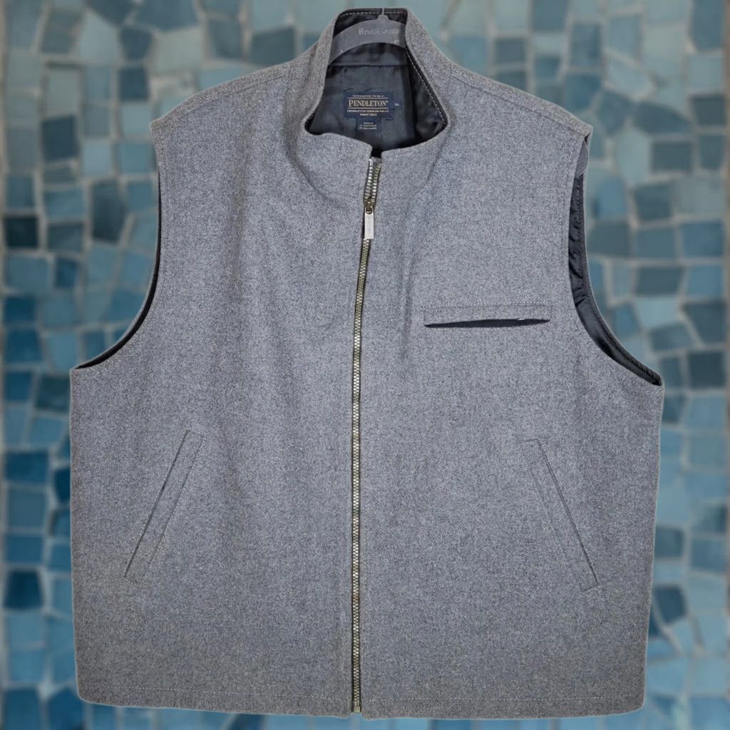 Pendleton Pendleton Vest Full Zip Lined 3 Pockets Gray Men's XL Wool Vest ZIP Pockets Lined 100% Wool Stand-Up Collar USA Outdoor Classic"} Size US XL / EU 56 / 4 - 1 Thumbnail