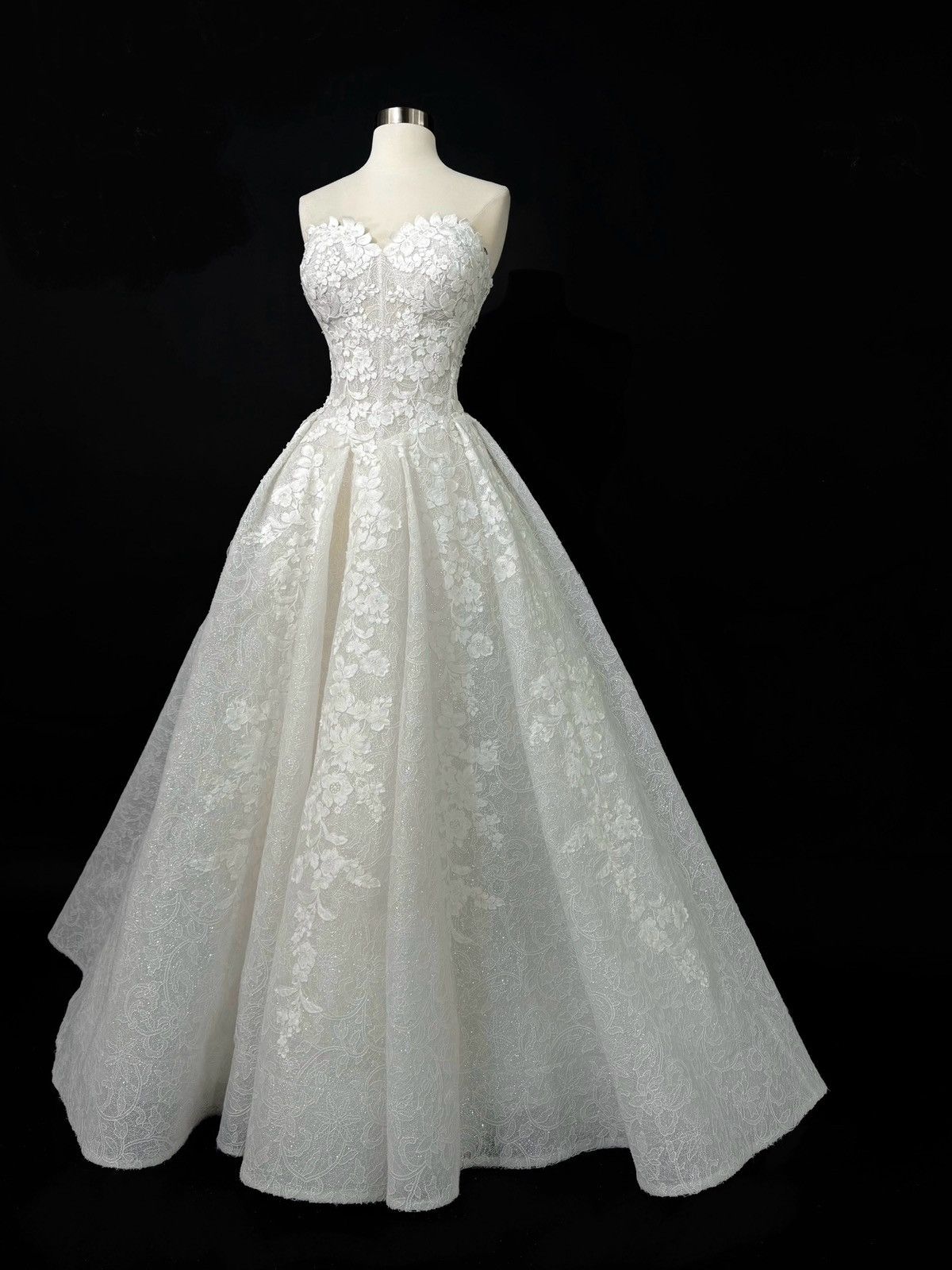 Other Preloved US 6 Anna Augusta Embroidered appliqués Bridal Gown Size M / US 6-8 / IT 42-44 - 2 Thumbnail