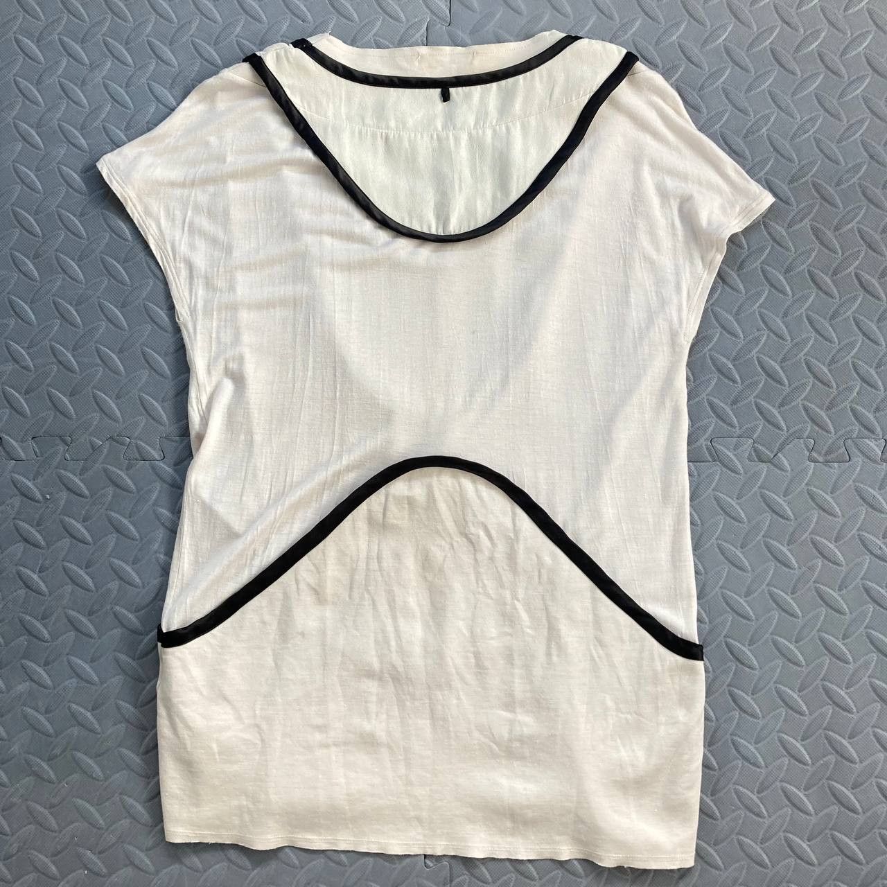 Issey Miyake 2010 Ready-To-Wear Fall Collection Piping Top Size S / US 4 / IT 40 - 6 Thumbnail