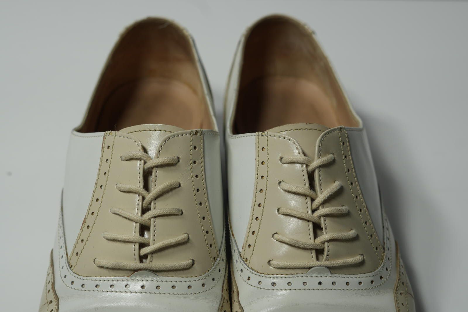 Salvatore Ferragamo Salvatore Ferragamo Shoes Women's 7 White Tan Wingtip Okford Size US 7 / EU 40 - 3 Thumbnail