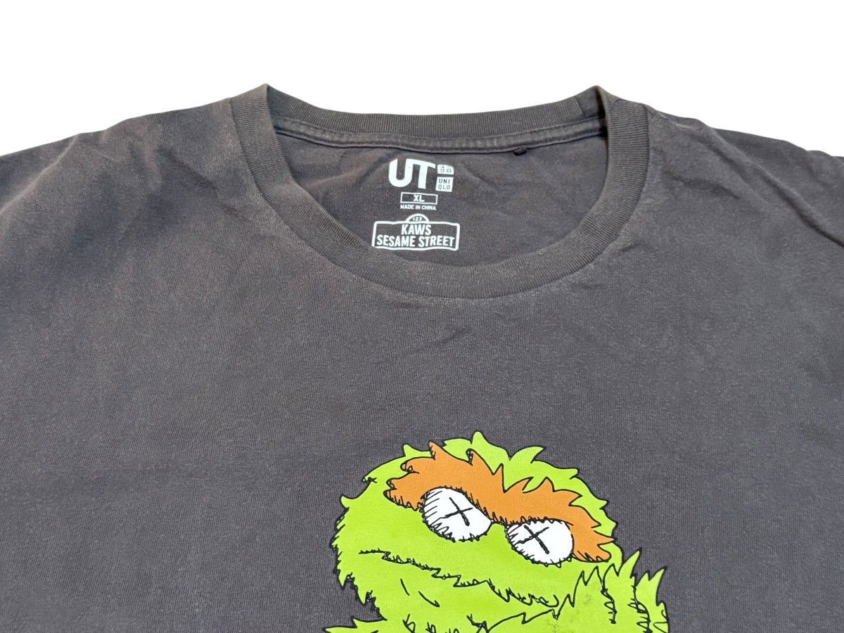 Kaws × Uniqlo Uniqlo X Kaws X Sesame Street T-shirt Size US XL / EU 56 / 4 - 2 Thumbnail
