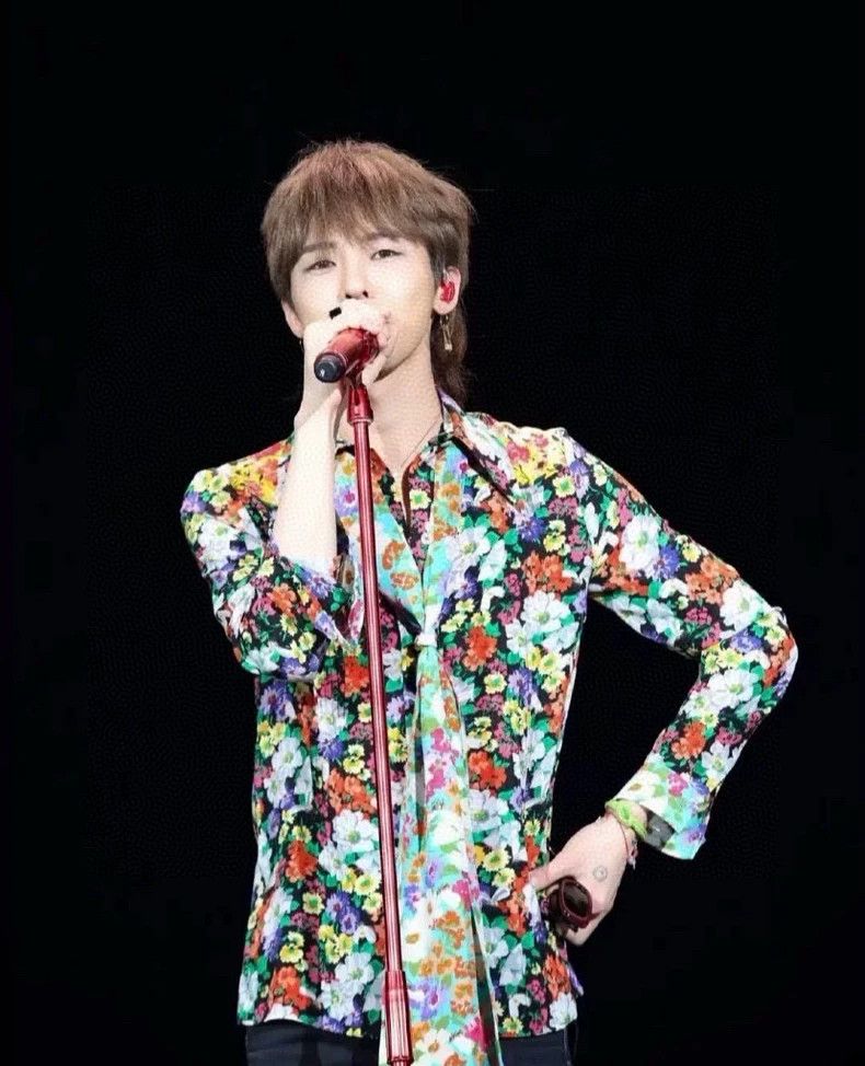 Gucci GucciLace-on flower shirt 2503-Nextarrow Size US XS / EU 42 / 0 - 9 Thumbnail