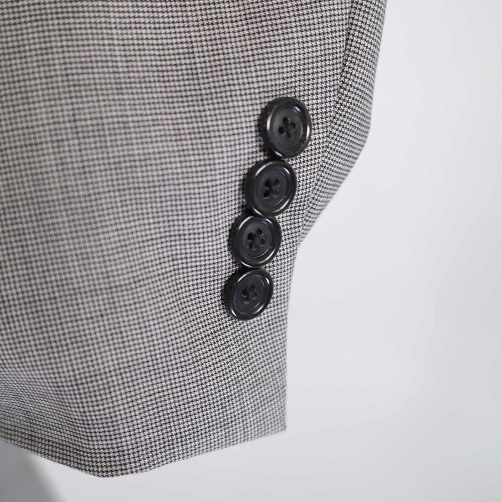 Jos. A. Bank Jos A Bank Wool Gray Star Check 2 Piece Suit 46R 41/29 2 But Size 46R - 7 Thumbnail