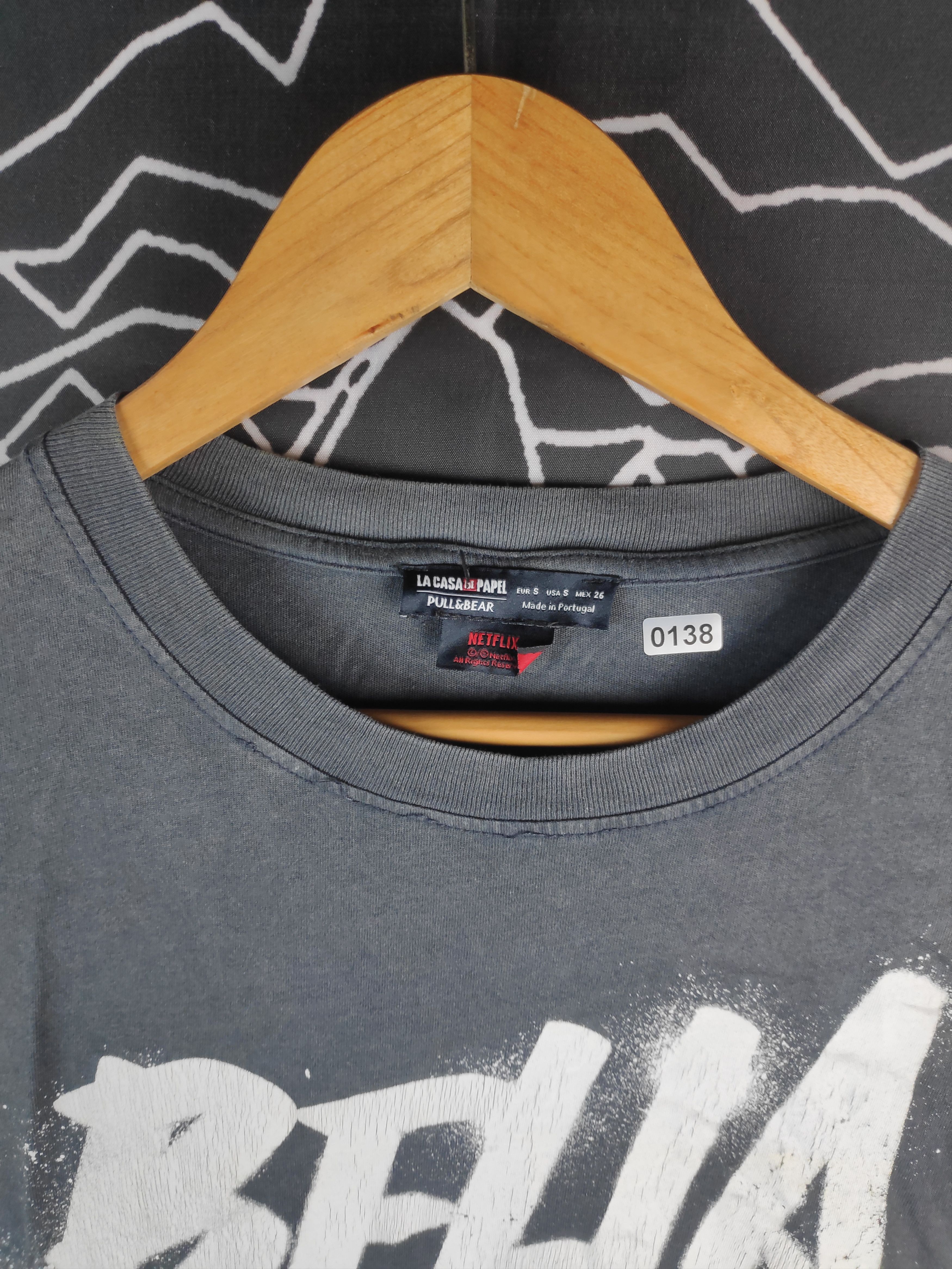 Pull & Bear La Casa De Papel Netflix Series Bella Ciao Tee Size US S / EU 44-46 / 1 - 4 Thumbnail