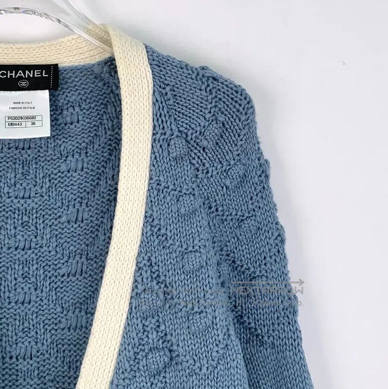 Chanel Chanel Women's Blue Wool Cardigan with Floral Detail . Size S / US 4 / IT 40 - 3 Thumbnail
