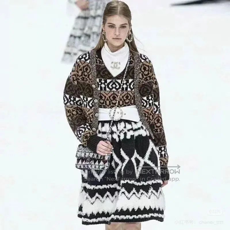 Chanel Chanel Black and White Knit Skirt. Size 24" / US 00 / IT 34 - 8 Thumbnail