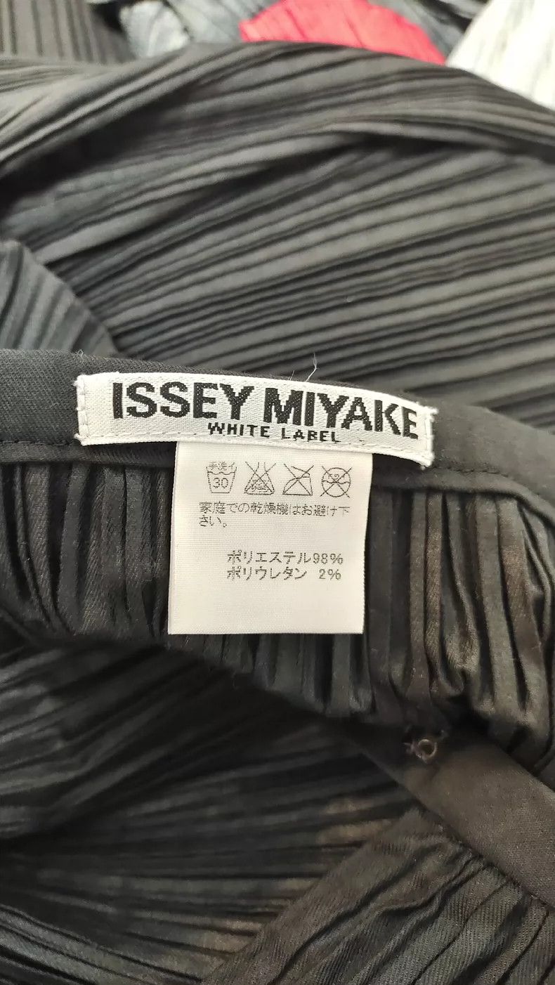 Issey Miyake Issey Miyake size:3 Black vintage one-piece petal skirt Size 22" - 8 Thumbnail