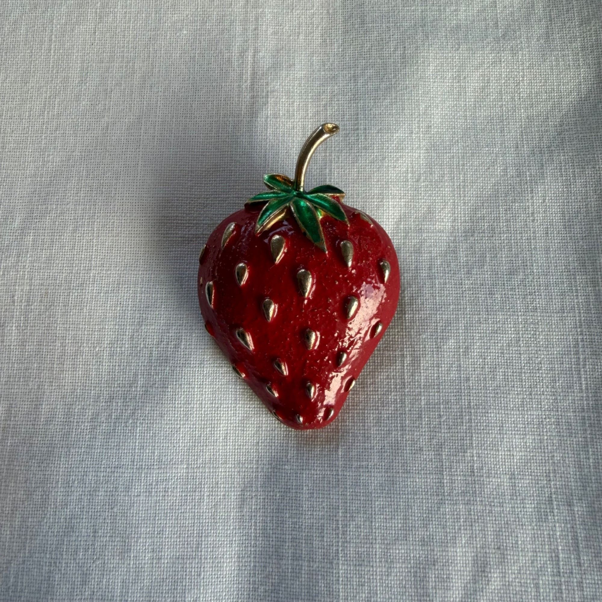 Vintage Vintage Enamel Kitschy MCM Figural Strawberry Brooch Size ONE SIZE - 2 Thumbnail