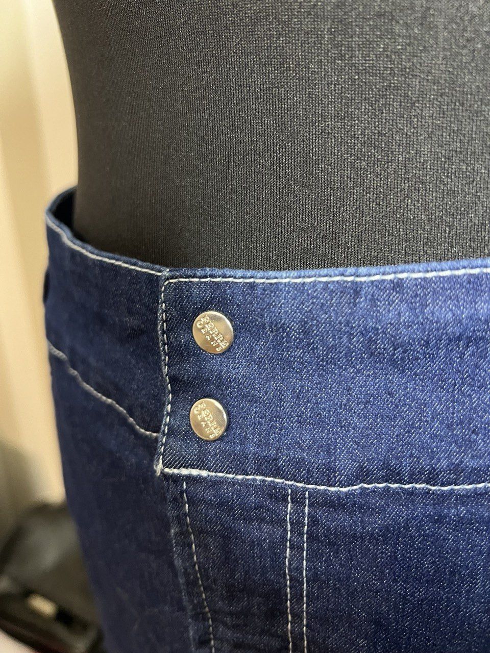 Gianfranco Ferre Gianfranco Ferré Jeans Dark Denim Pencil Skirt, IT 42, M Size 28" / US 6 / IT 42 - 3 Thumbnail