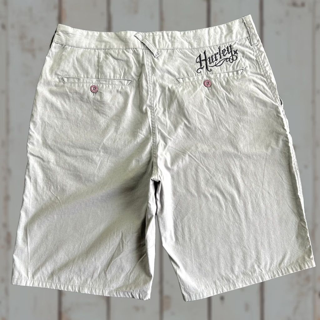 Hurley VINTAGE Hurley Chino Shorts 34 Gray Embroidered Spellout Skater Grunge Surf Men Regular 34 Gray 90s Y2K Vintage? Size US 34 / EU 50 - 1 Thumbnail