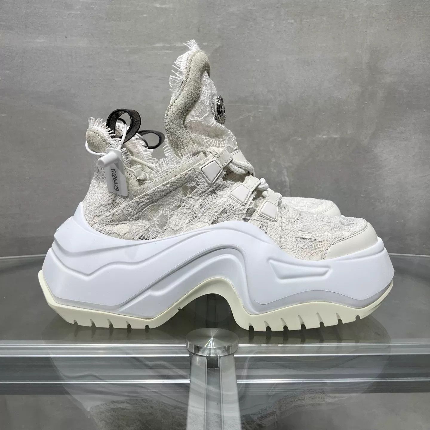 Louis Vuitton LV Archlight 2.0 White Silk Dad Shoe UK2.5 (36.5) Size US 5 / IT 35 - 4 Thumbnail