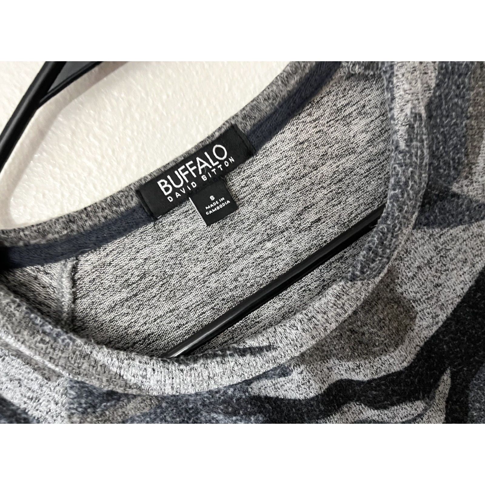 Buffalo David Bitton VINTAGE Buffalo by David Bitton Shirt Women S Gray Camo Long Sleeve Pullover Round Neck Regular Fit 90s? Size S / US 4 / IT 40 - 2 Thumbnail