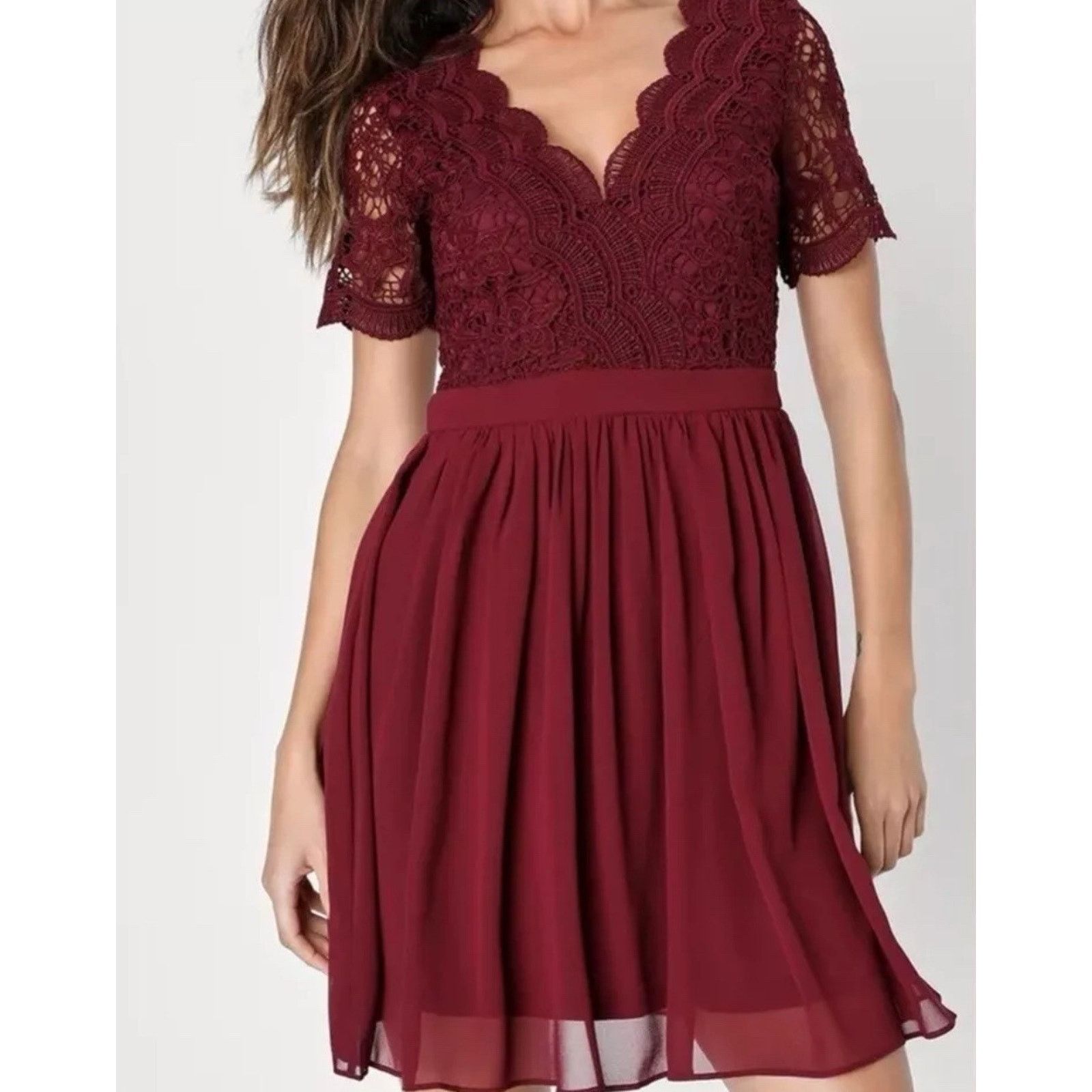 Other Lulus Angel in Disguise Burgundy Lace Dress Deep V Cocktail Size M / US 6-8 / IT 42-44 - 2 Thumbnail