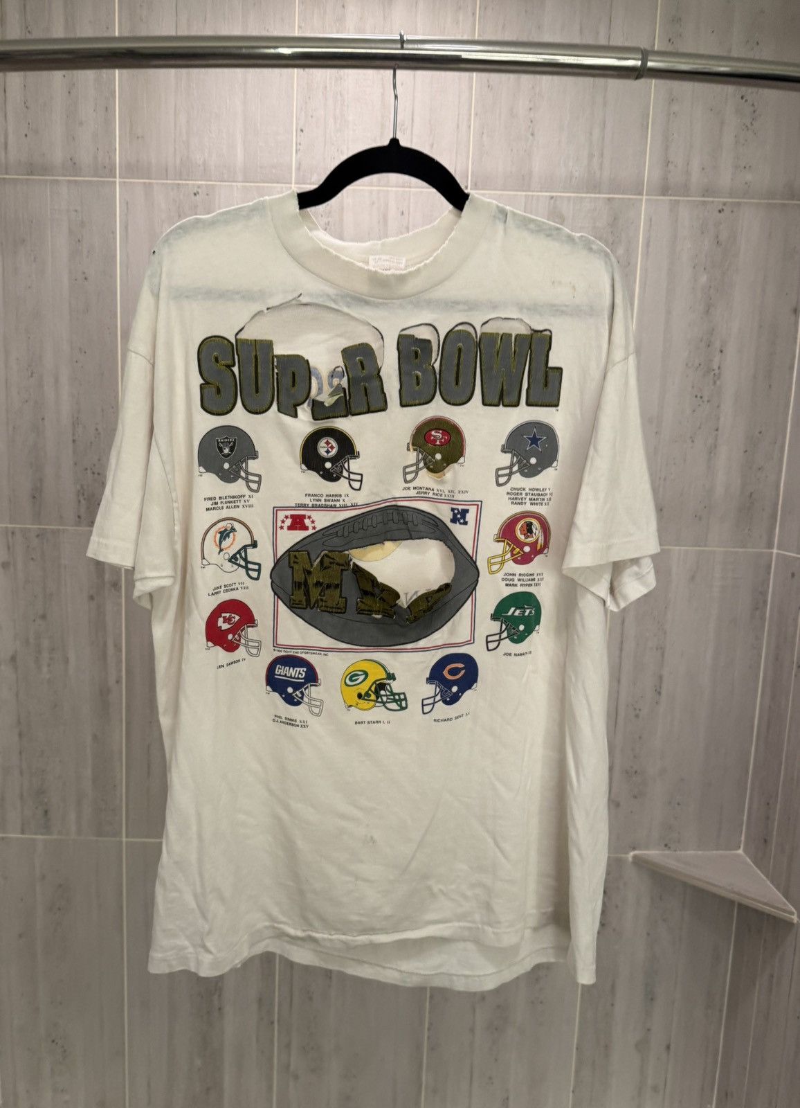 Hanes RARE Vintage 80s NFL Super Bowl Tee (Made in USA- Thrashed Size US XL / EU 56 / 4 - 1 Thumbnail