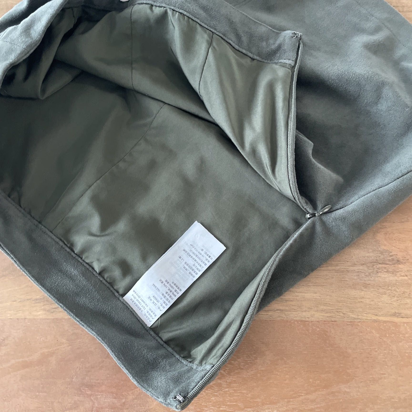 Abercrombie & Fitch Abercrombie & Fitch Skirt Women’s 0 Mini Velvet Suede 90s Green Velour Y2K Vintage Vtg Distinctive Pattern Solid Zipper Size 25" / US 0 / IT 36 - 4 Thumbnail