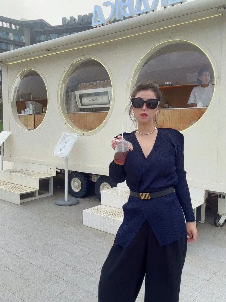 Issey Miyake Issey Miyake size:3 Navy blue pleated coat Size XS / US 0-2 / IT 36-38 - 2 Thumbnail