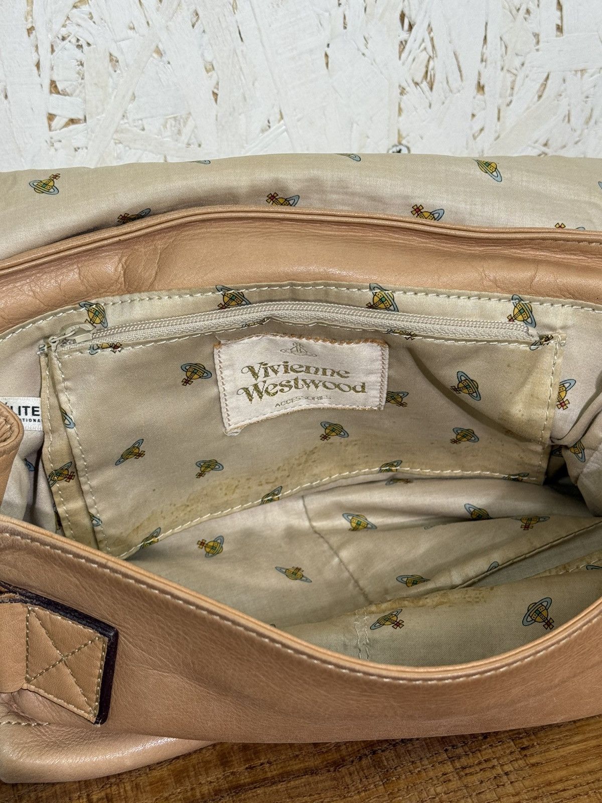 Vivienne Westwood Vivienne Westwood Beige Leather Shoulder Bag Pre-Loved Size ONE SIZE - 11 Thumbnail