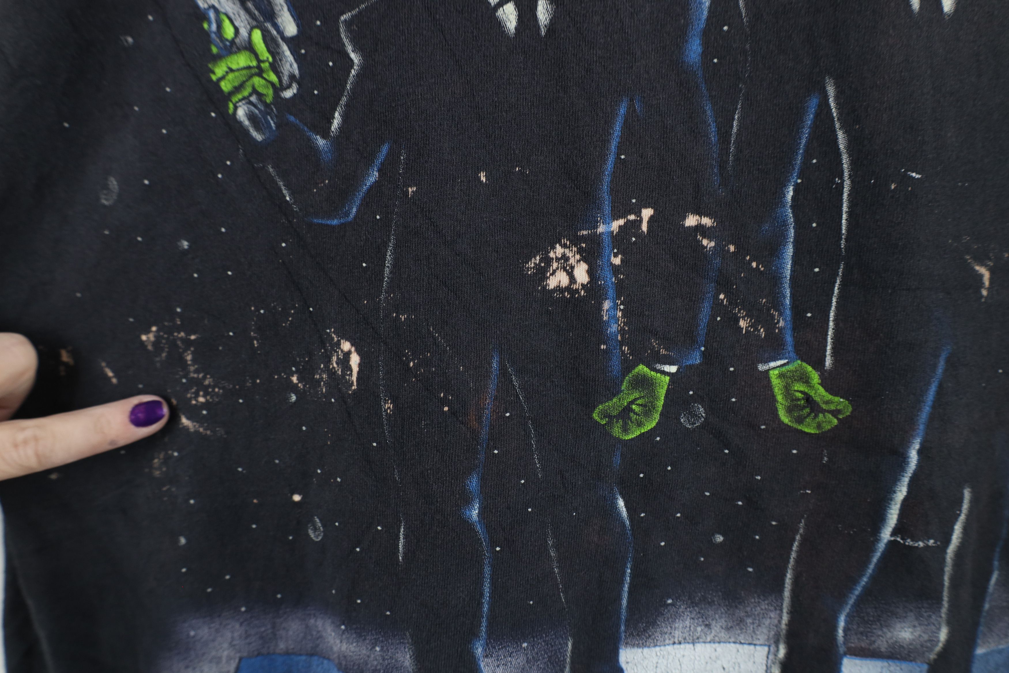 Vintage Vintage 90s Streetwear Spell Out Aliens In Black T-Shirt USA Size US L / EU 52-54 / 3 - 5 Thumbnail