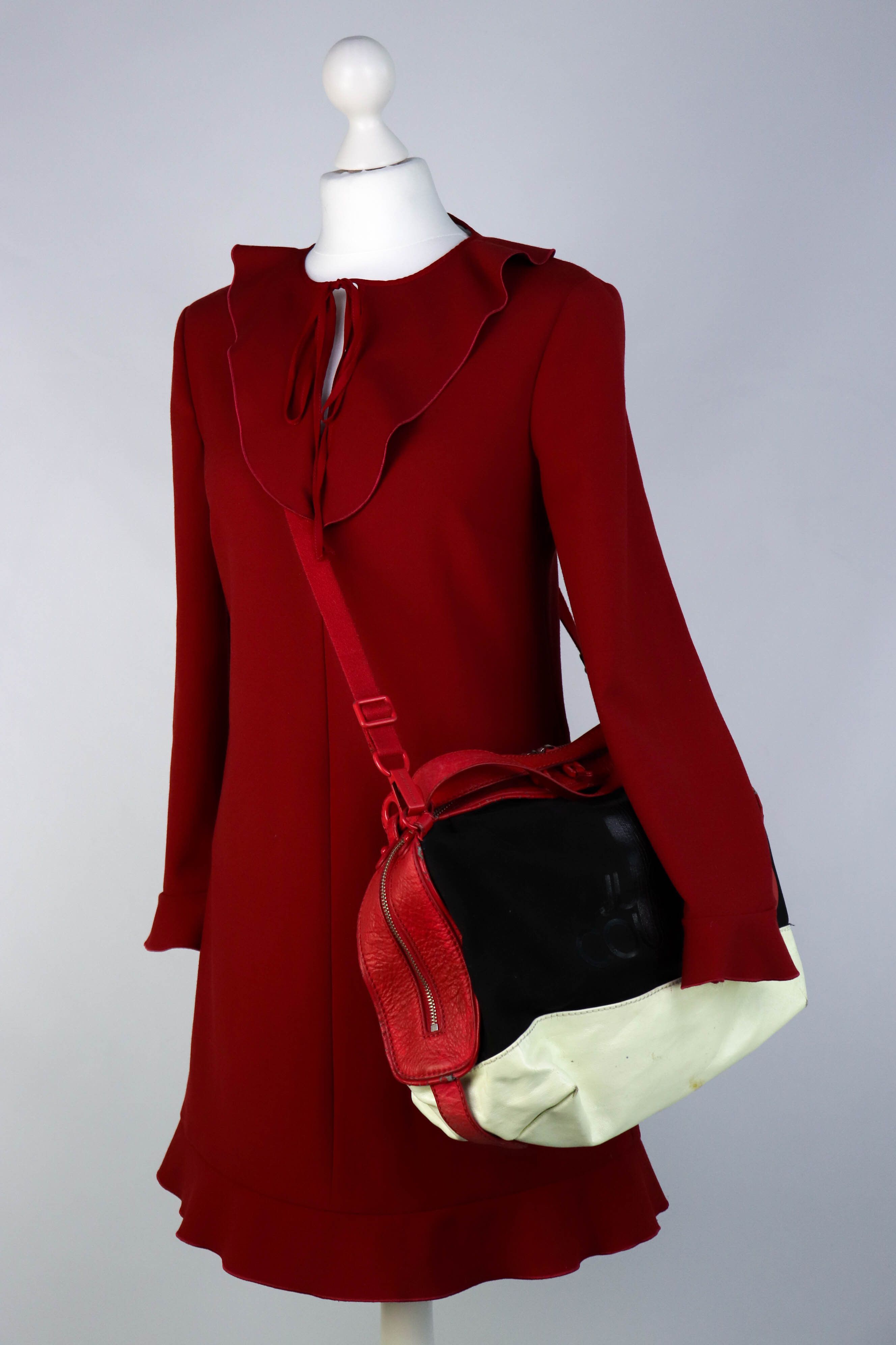 Juicy Couture Y2K 00s Vintage Juicy Couture Black/Red Crossbody Bag Size ONE SIZE - 2 Thumbnail